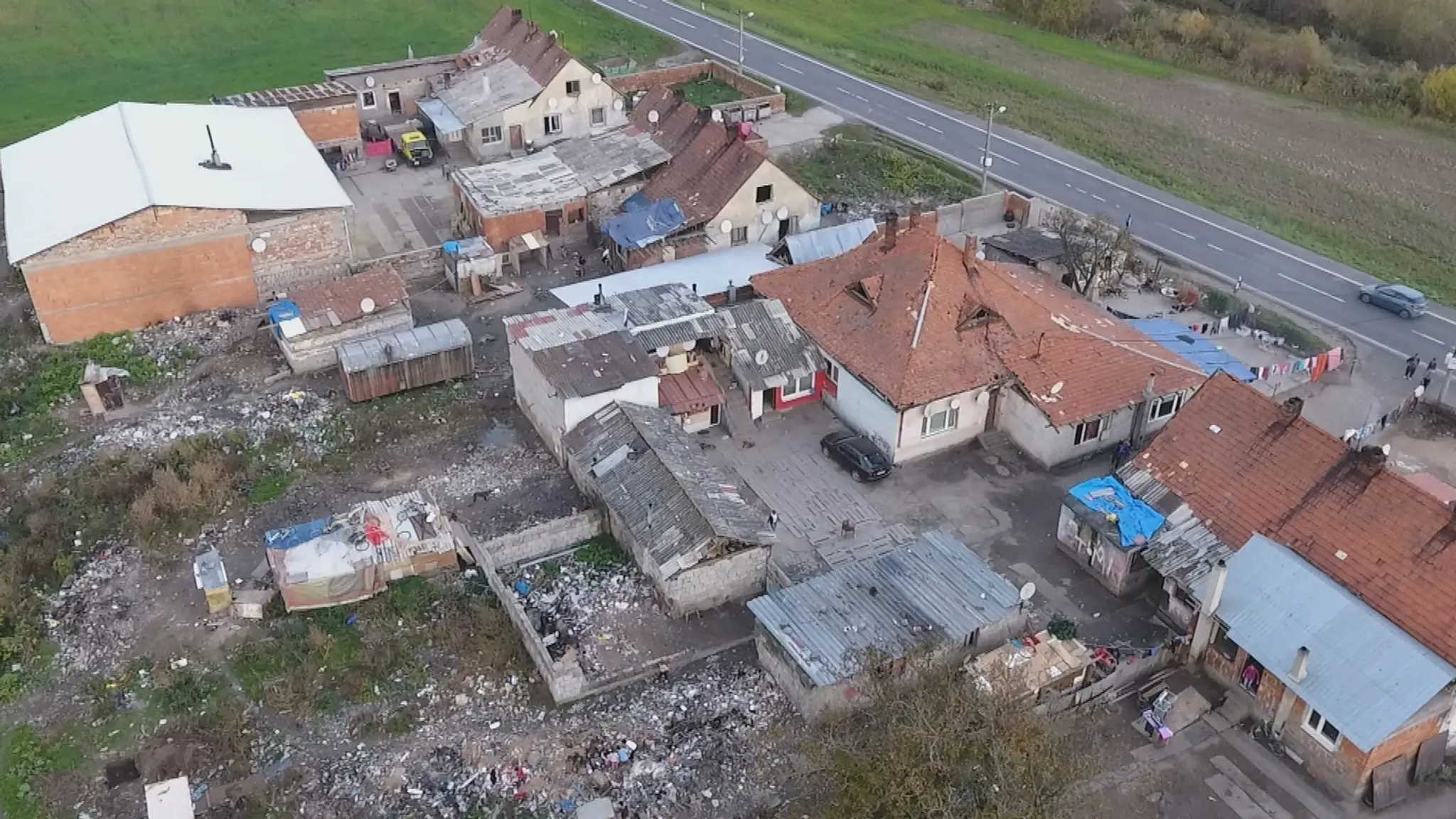 Chlapci z osady v Kozárovciach obťažovali školáčky