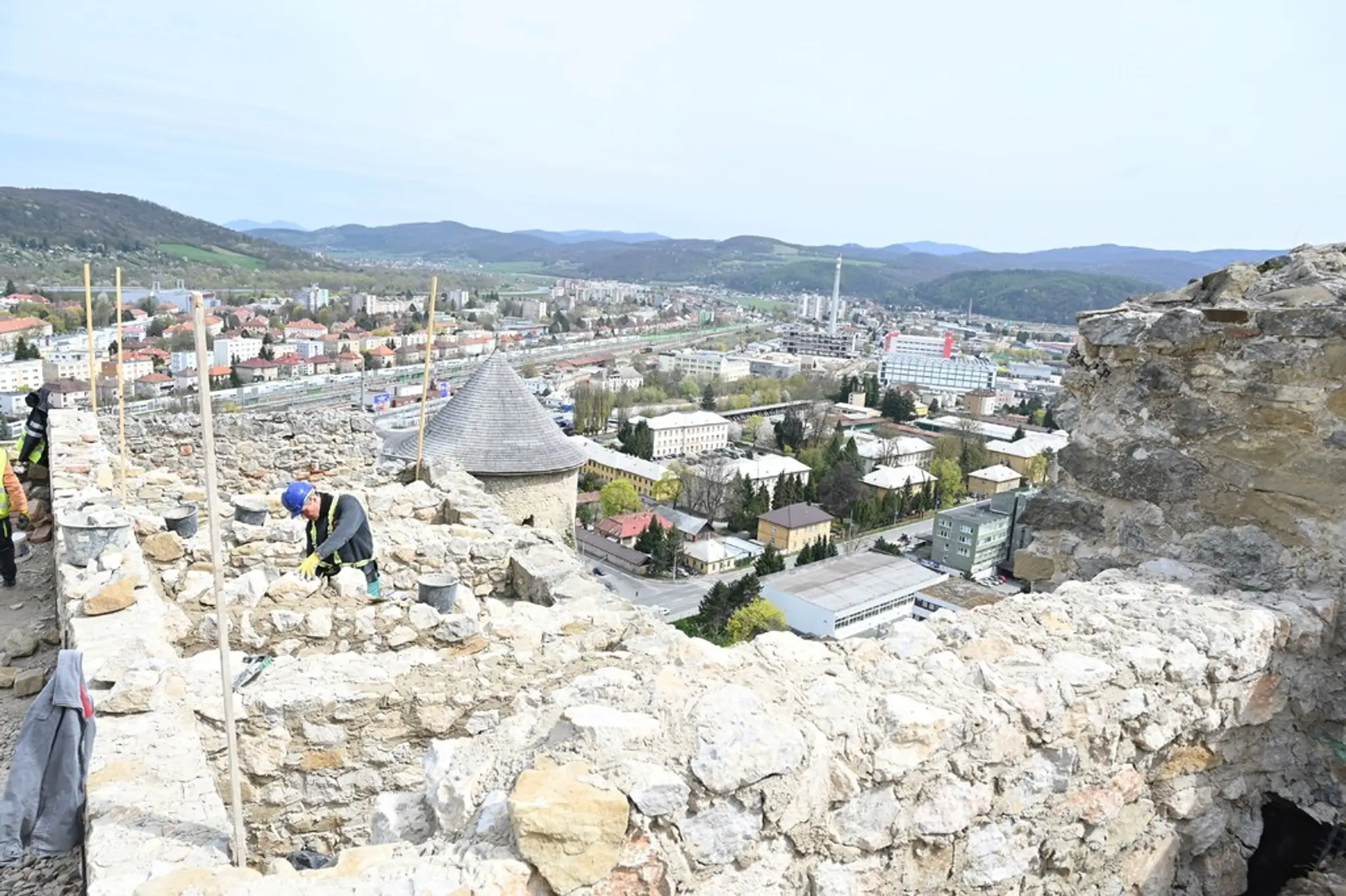 Rekonštrukcia Trenčianskeho hradu.
