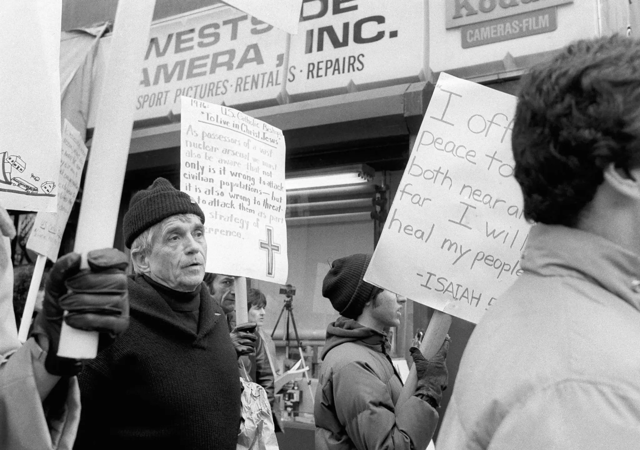 Daniel Berrigan na archívnej snímke 9. apríla 1982.