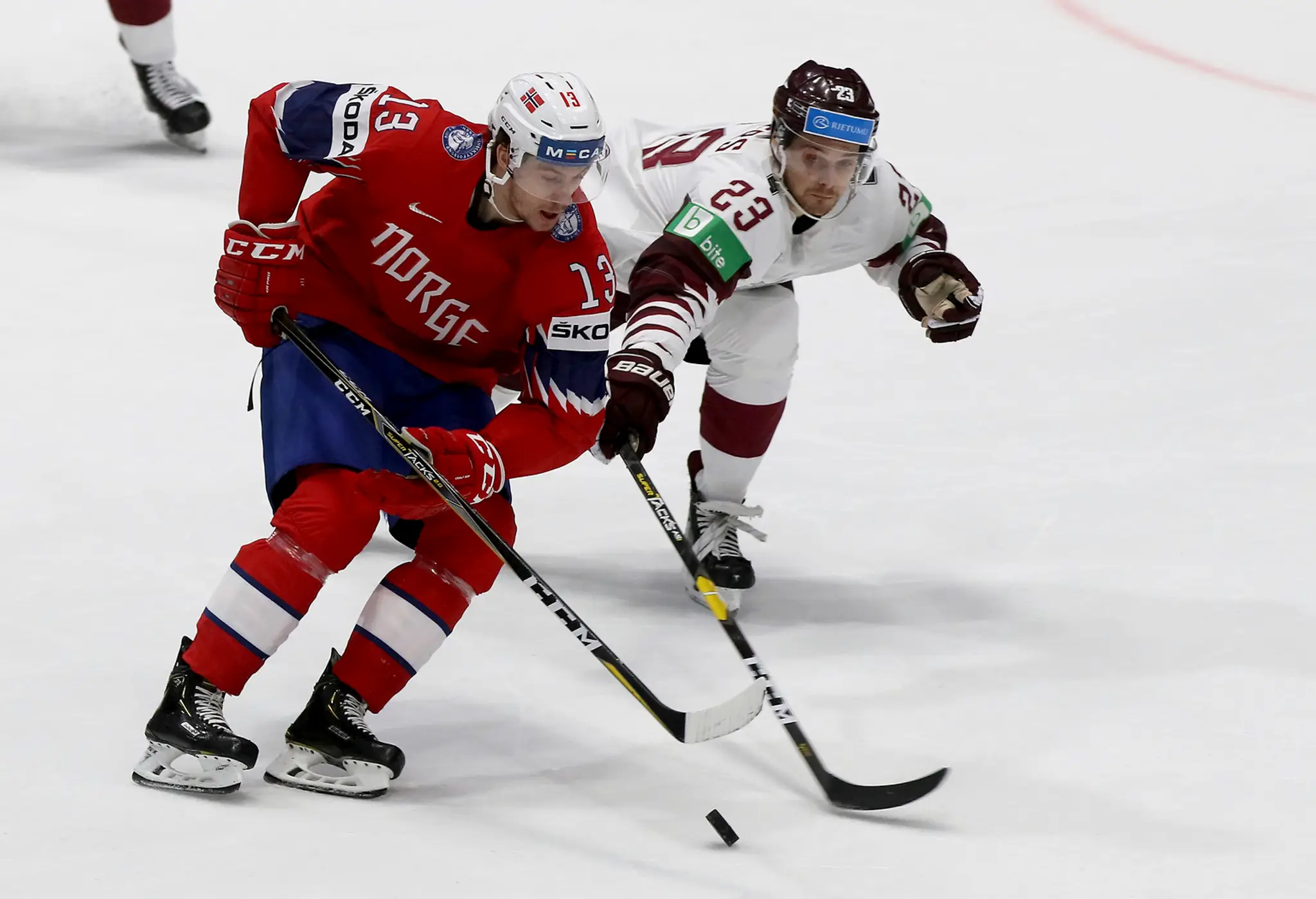 Radosť hráčov Slovenska po góle proti Dánsku na MS 2019, hore uprostred Ladislav Nagy.