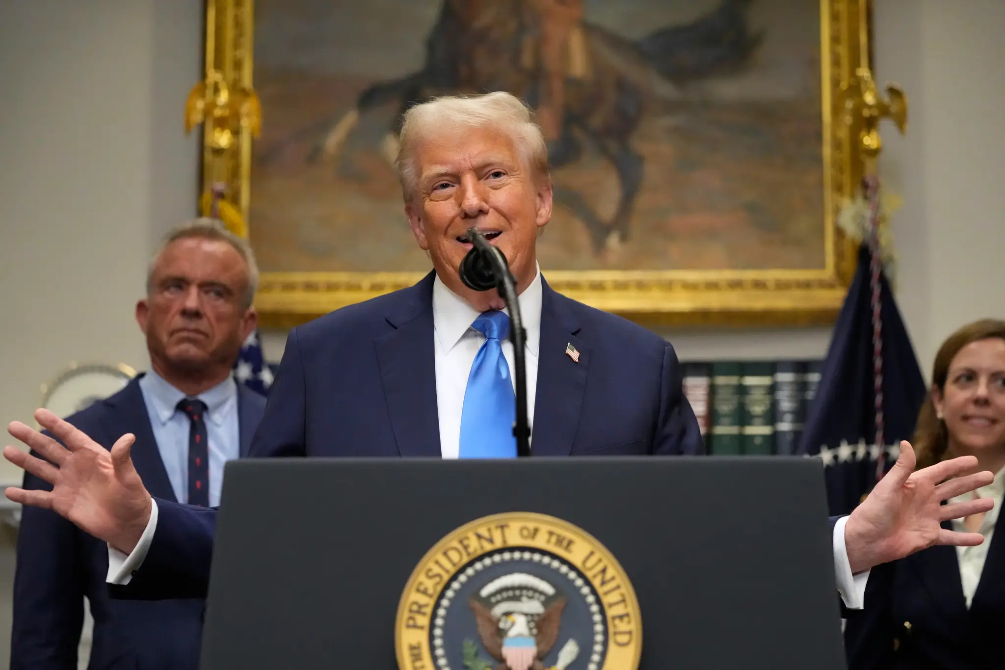 Trump odporučil tehotným ženám, aby sa vyhýbali lieku proti bolesti, pričom poukázal na jeho možnú súvislosť s nárastom prípadov autizmu.