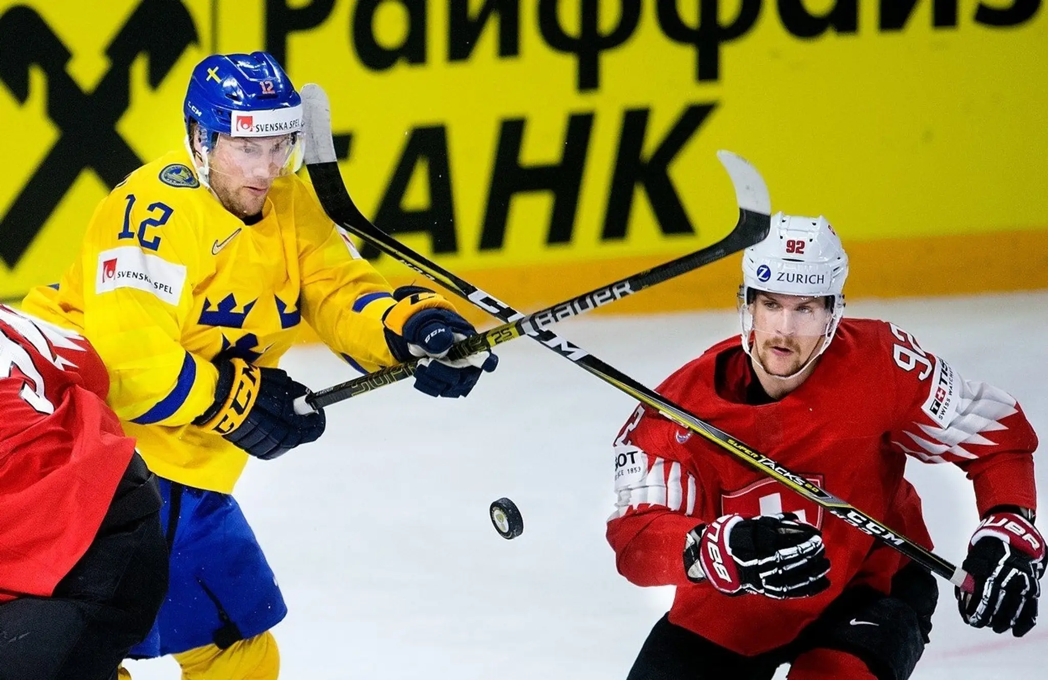 Johan Larsson (Švédsko) a Gaetan Haas (Švajčiarsko).