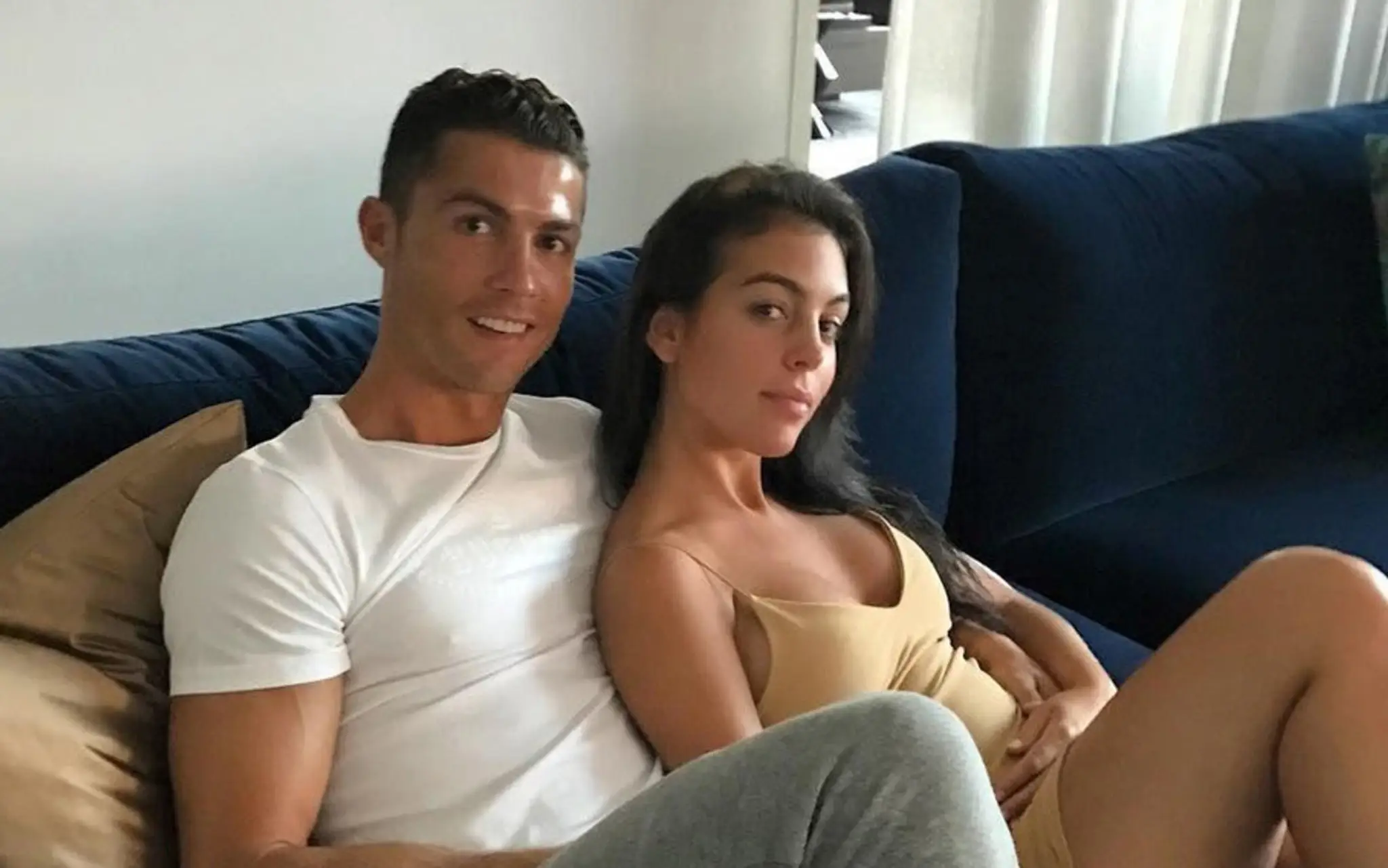 Ronaldovi sa s priateľkou zadarilo. Toto nie je veru iba nafúknuté brucho