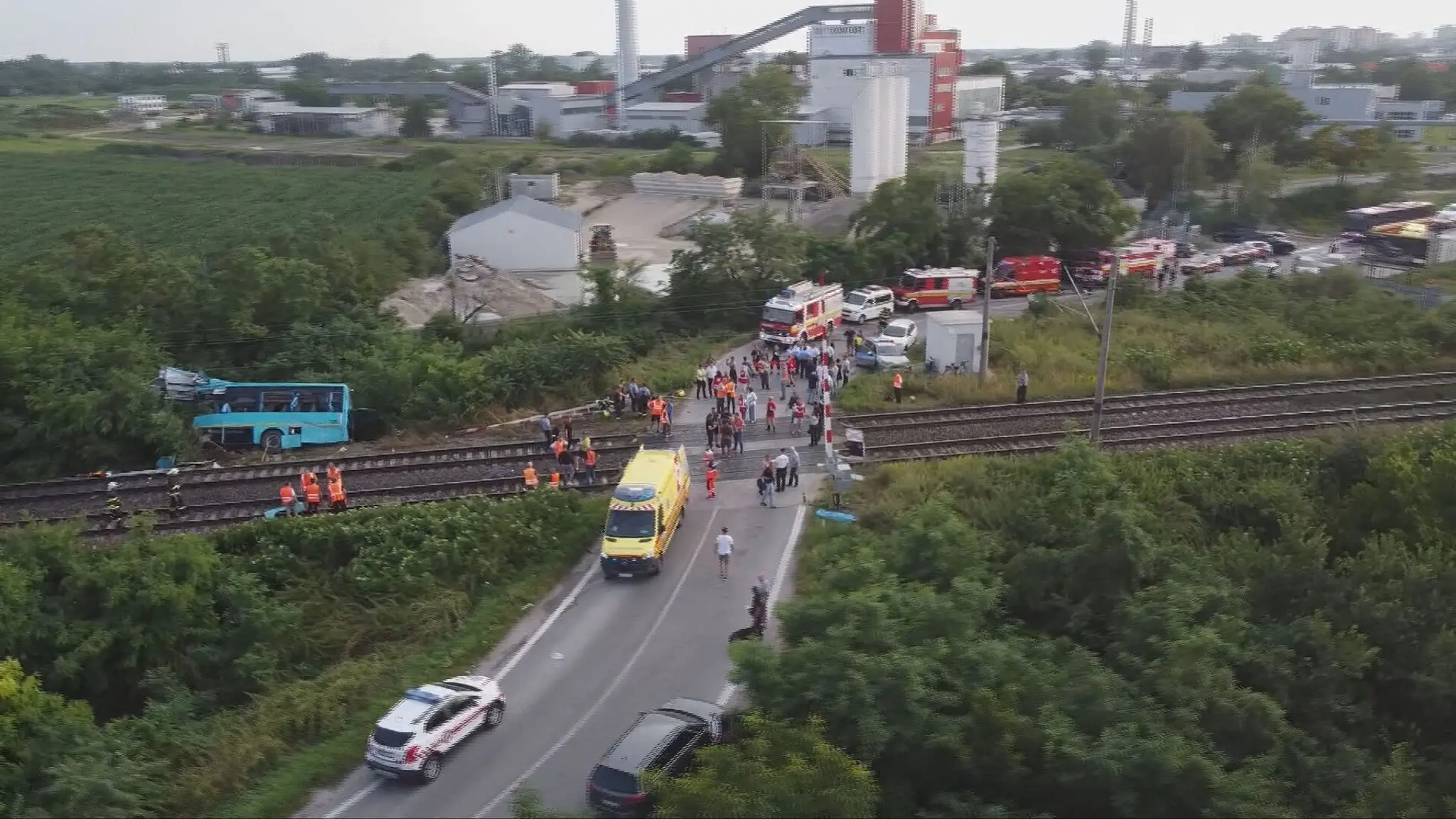 Zrážka vlaku s autobusom pri Nových Zámkoch.