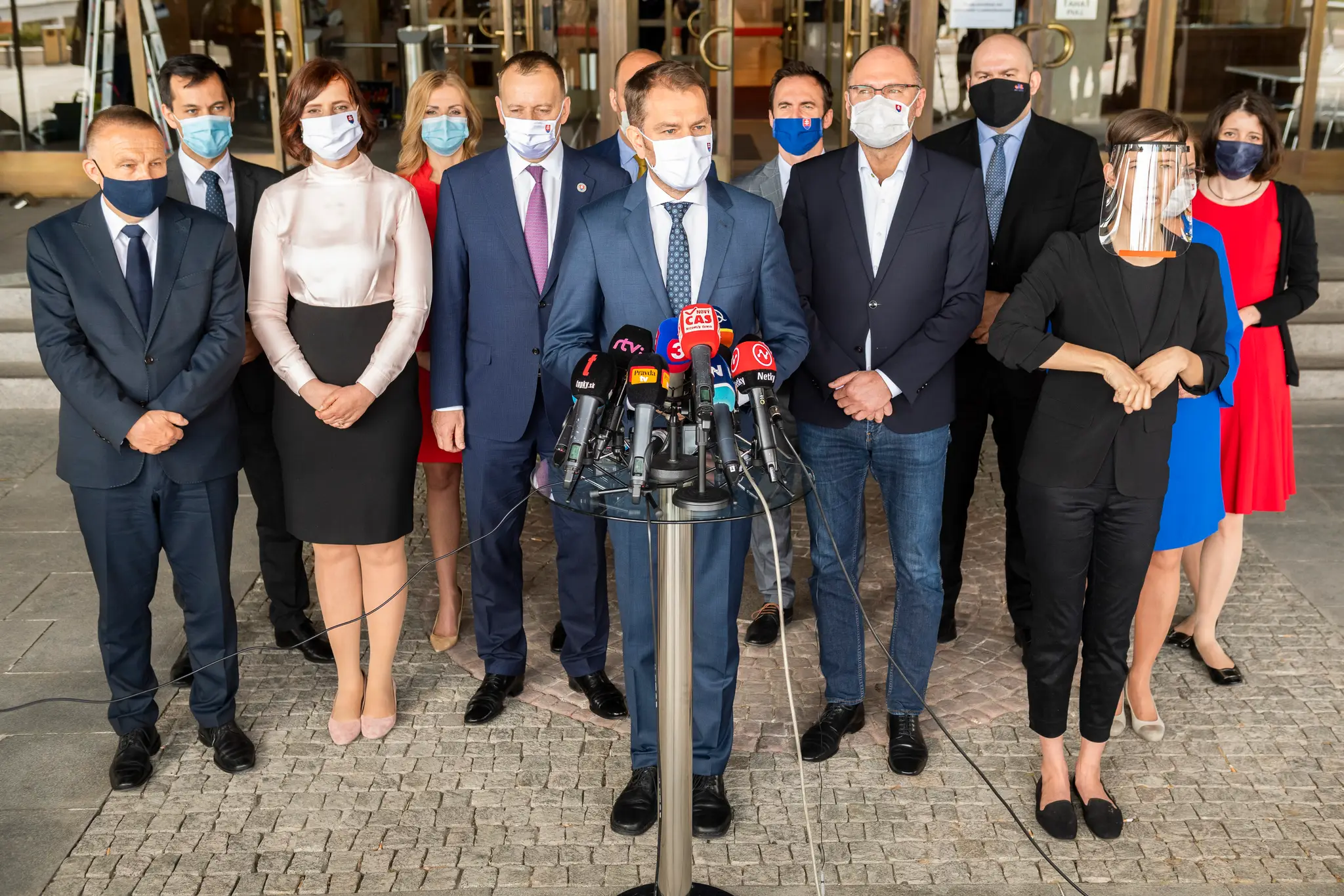 Na snímke zľava podpredseda NR SR Milan Laurenčík (SaS), podpredseda NR SR Juraj Šeliga (Za ľudí), podpredsedníčka vlády a ministerka pre investície a regionálny rozvoj SR Veronika Remišová (Za ľudí).