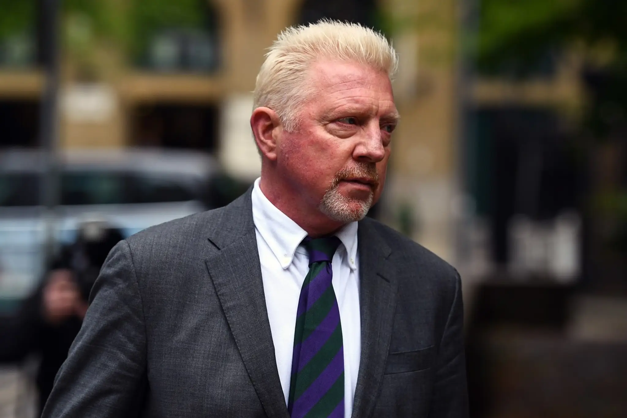 Boris Becker prichádza do súdnej siene.