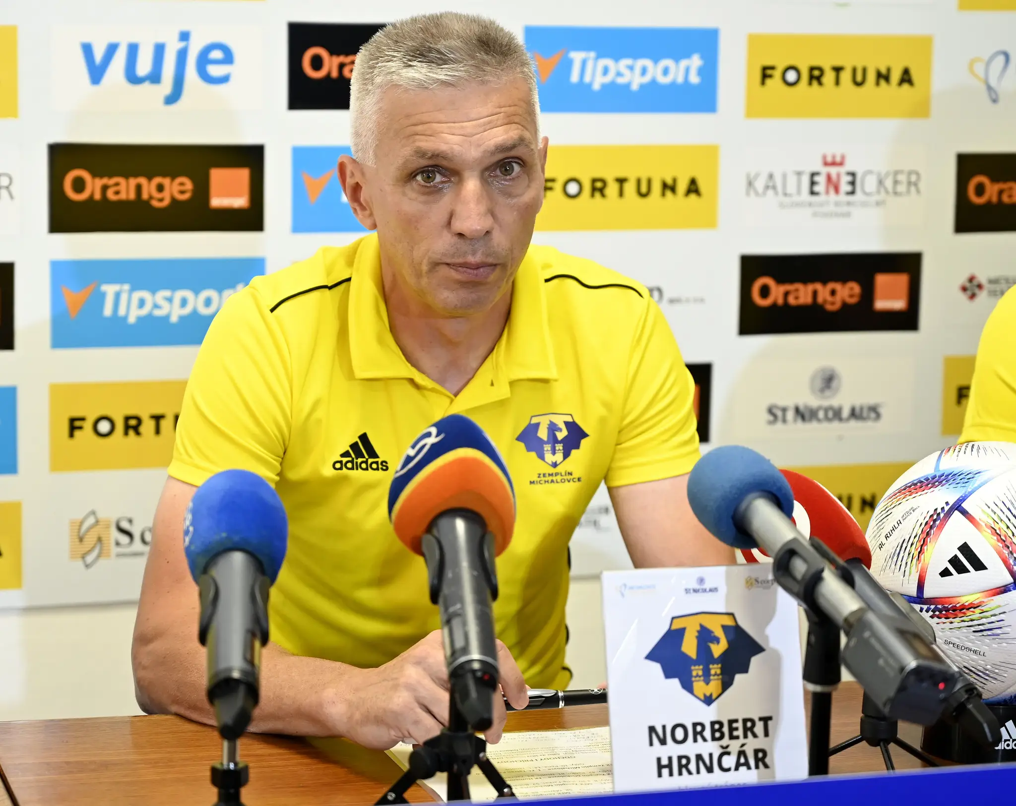 Tréner Norbert Hrnčár.