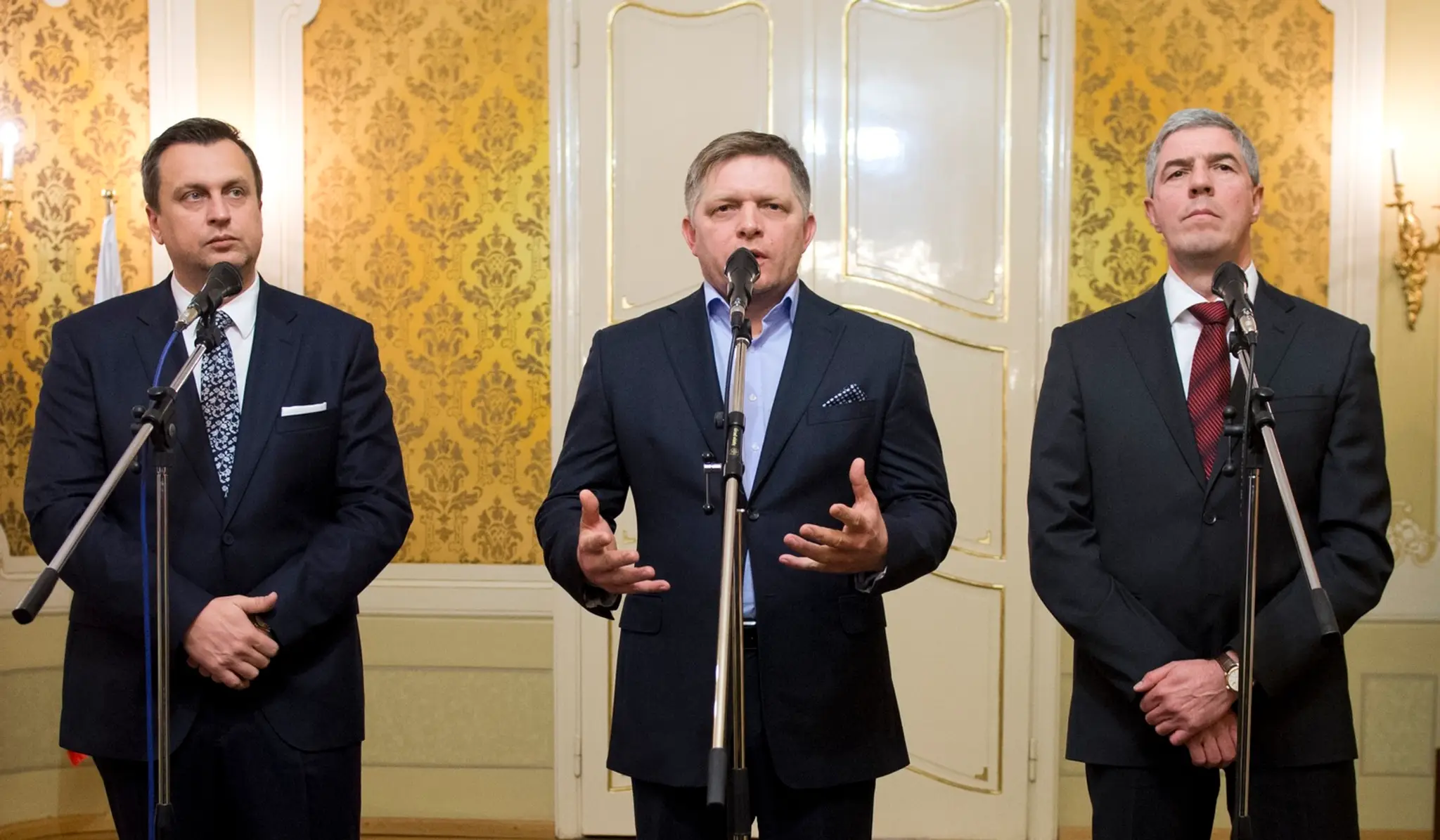 Predseda Smer-SD Robert Fico, predseda SNS Andrej Danko a predseda Most-Híd Béla Bugár
