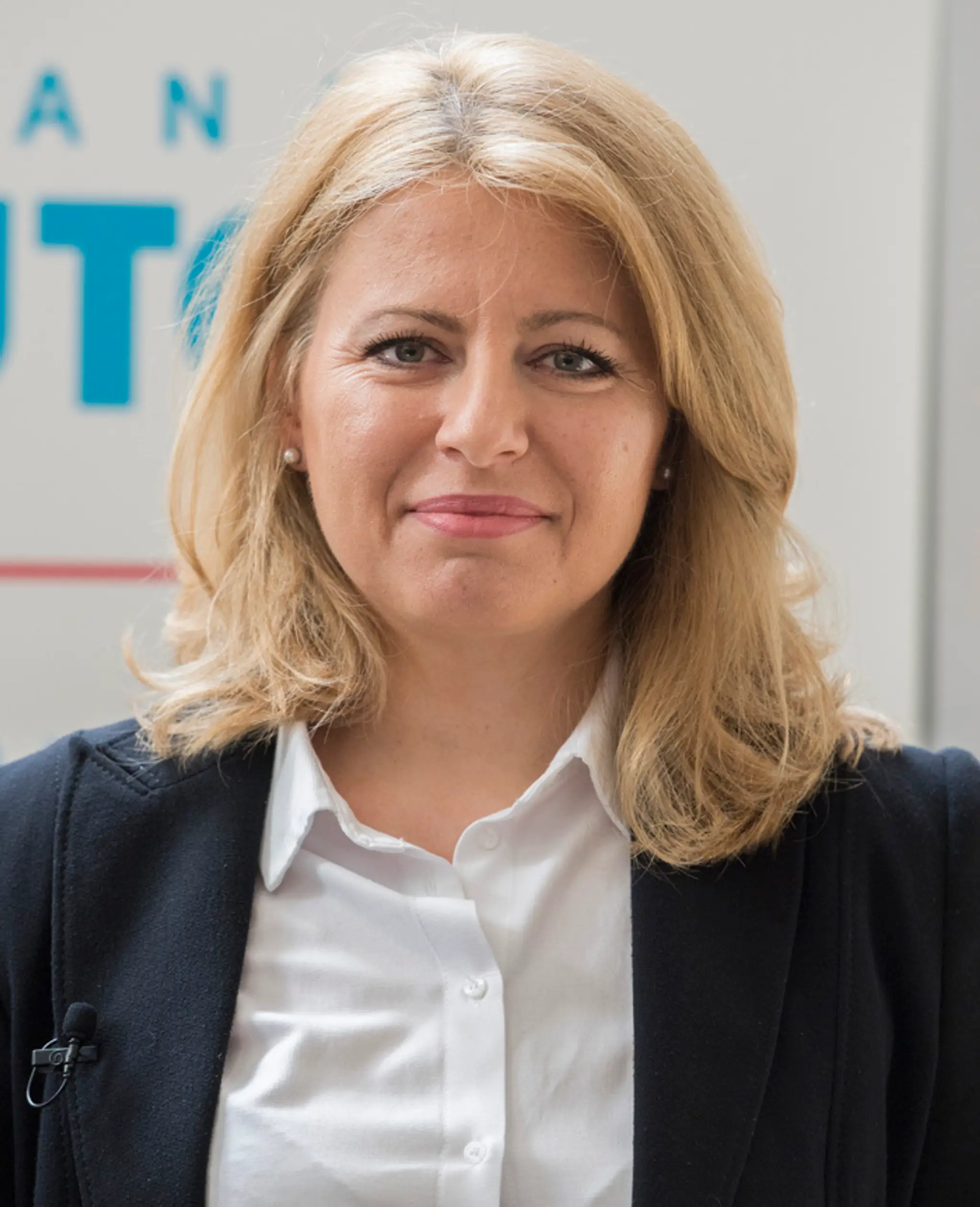 Zuzana Čaputová na prijatí u prezidenta Andreja Kisku po získaní Goldmanovej ceny. (2. mája  2016) 