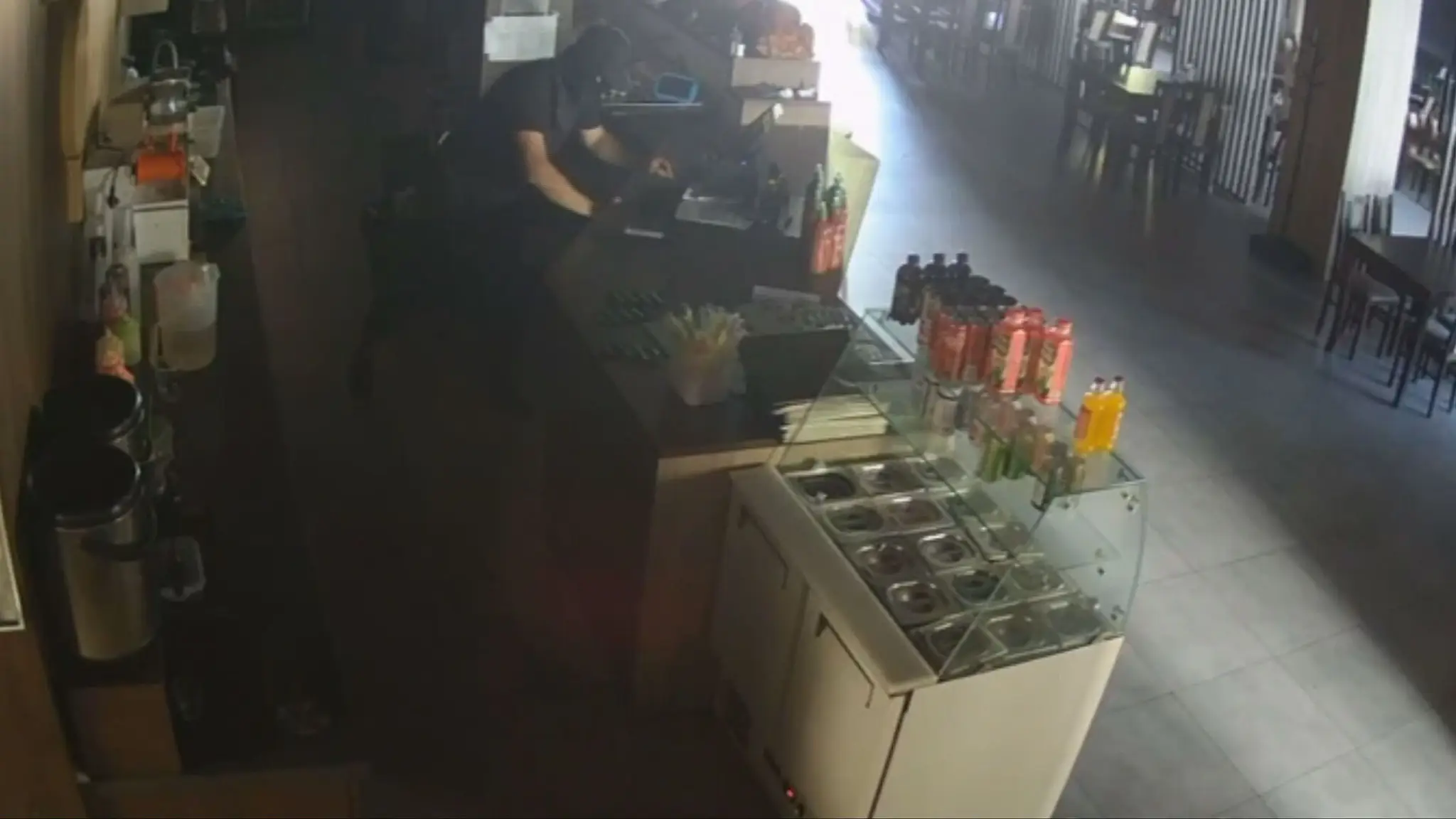 Mladík strávil celú noc zamknutý v reštaurácií