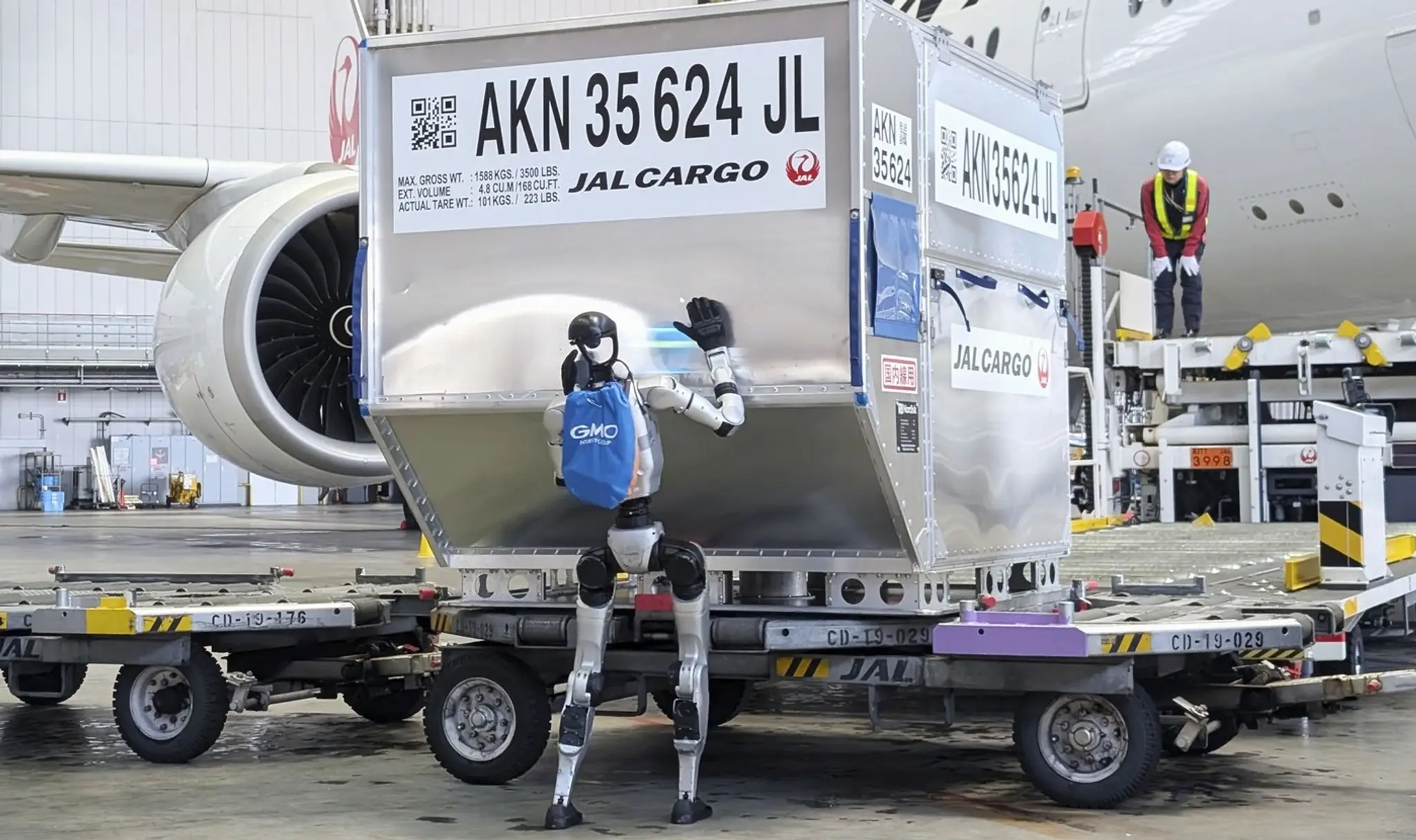 Robot na letisku.