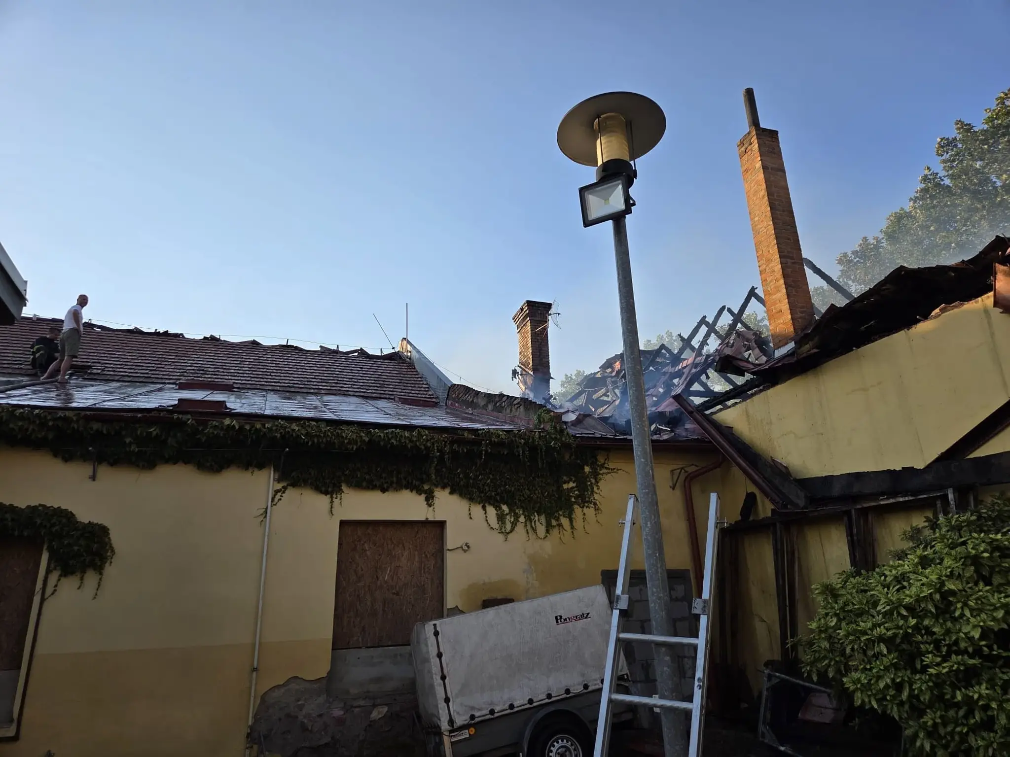 Požiar v centre Štúrova