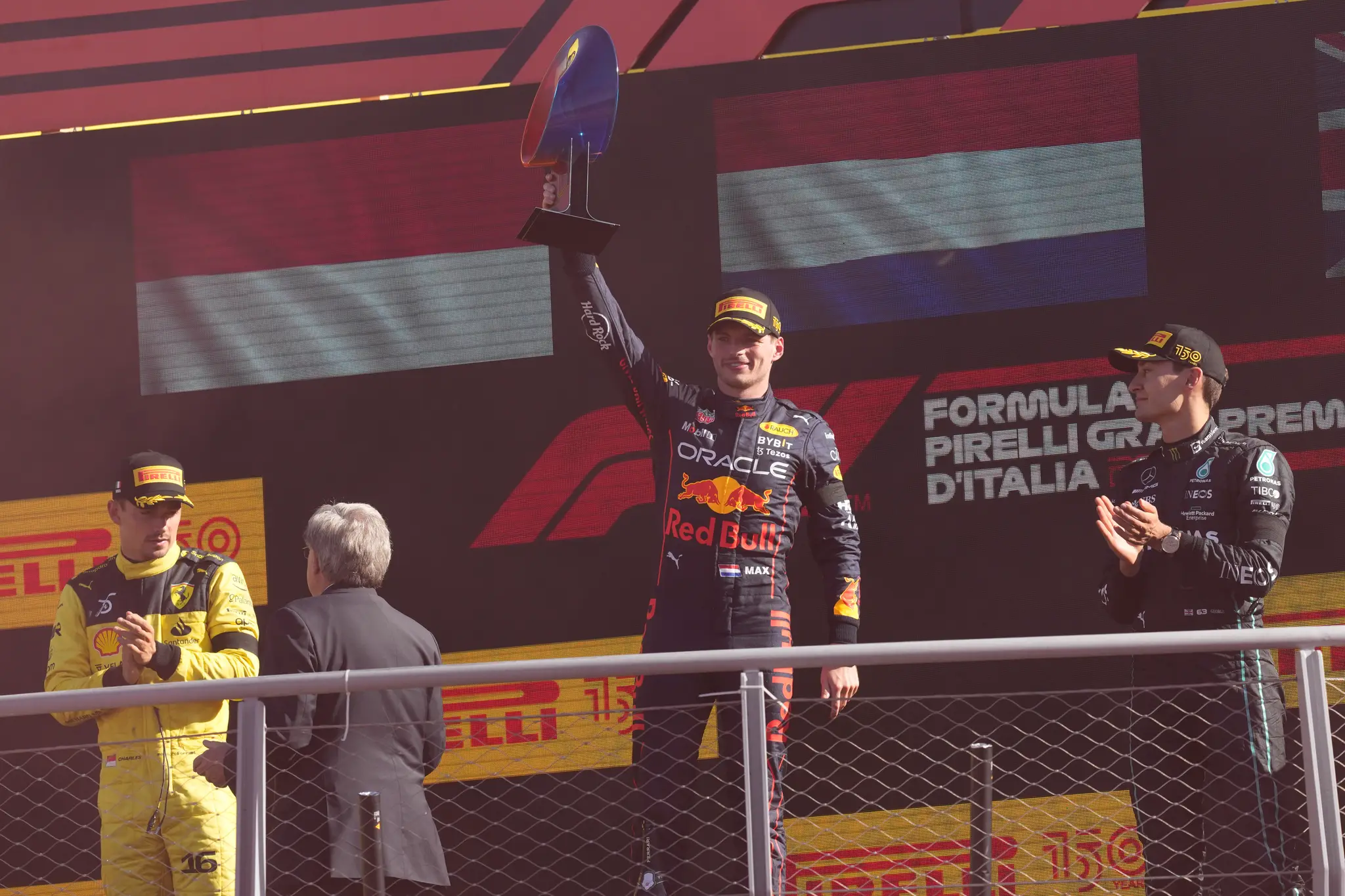 Max Verstappen oslavuje víťazstvo na VC Talianska.