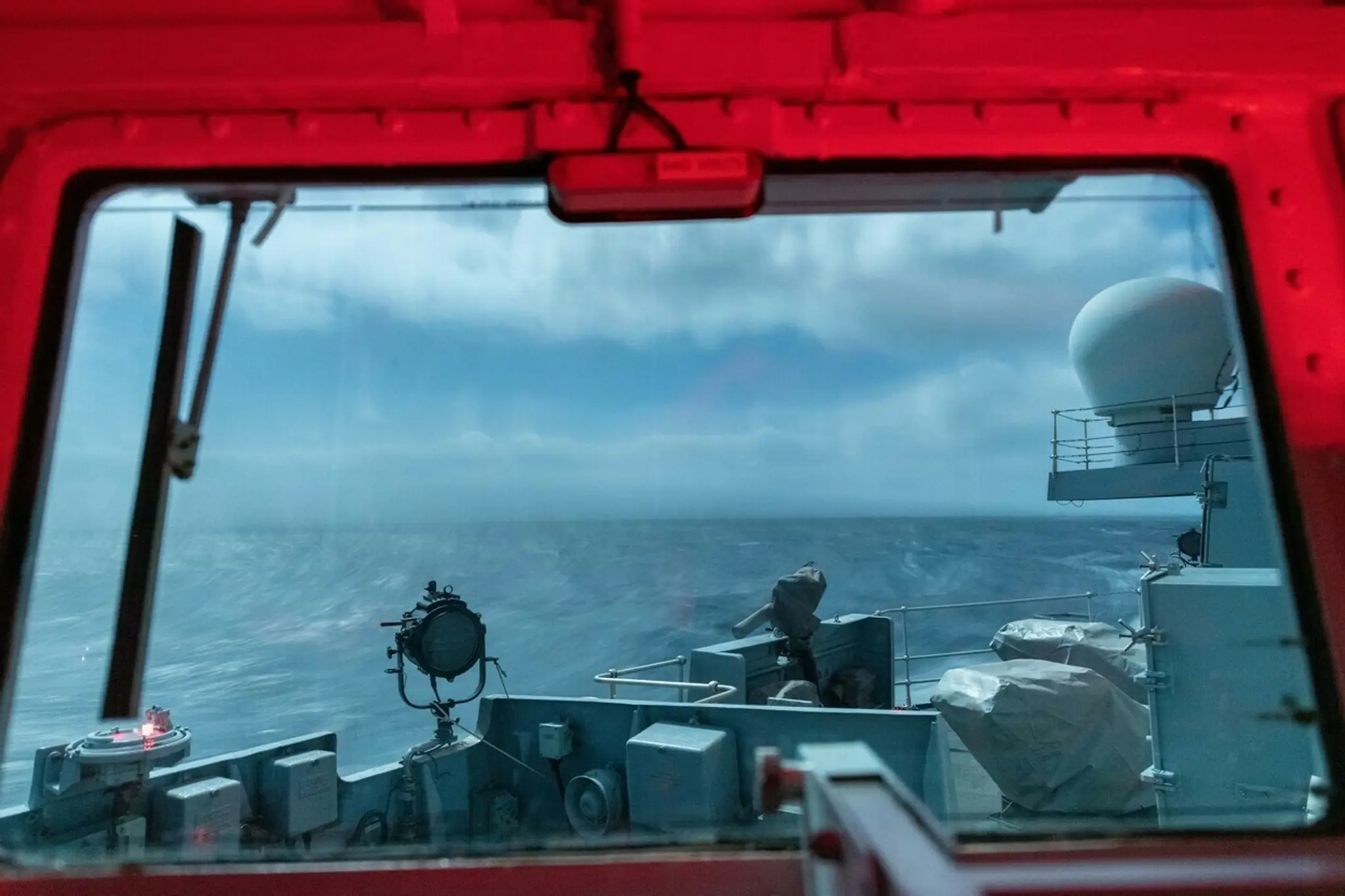 Pohľad z riadiacej veže lode HMS Northumberland.