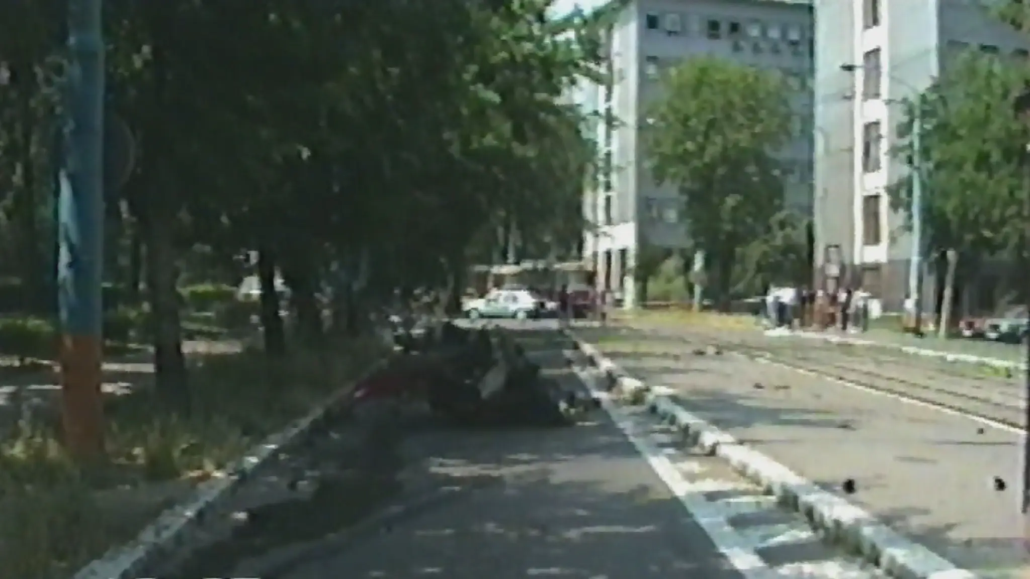 Toto zostalo z auta po výbuchu pri Ministerstve financií v roku 1995.