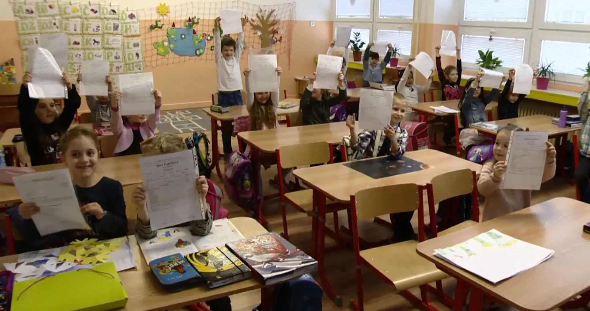 Žiaci dostali polročné vysvedčenie. Boli sme pri tom