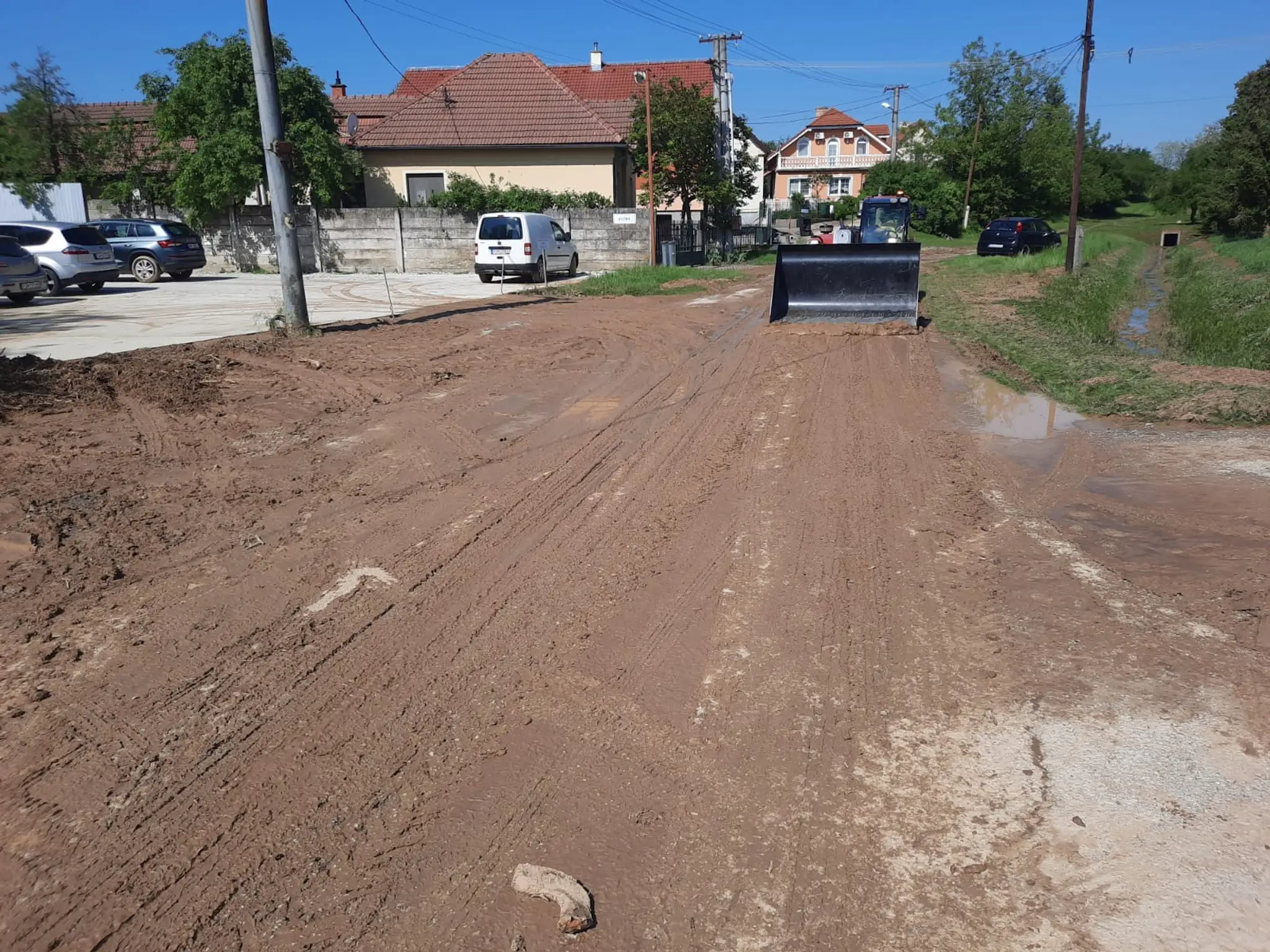 Škody po bleskových povodniach v Návojovciach.