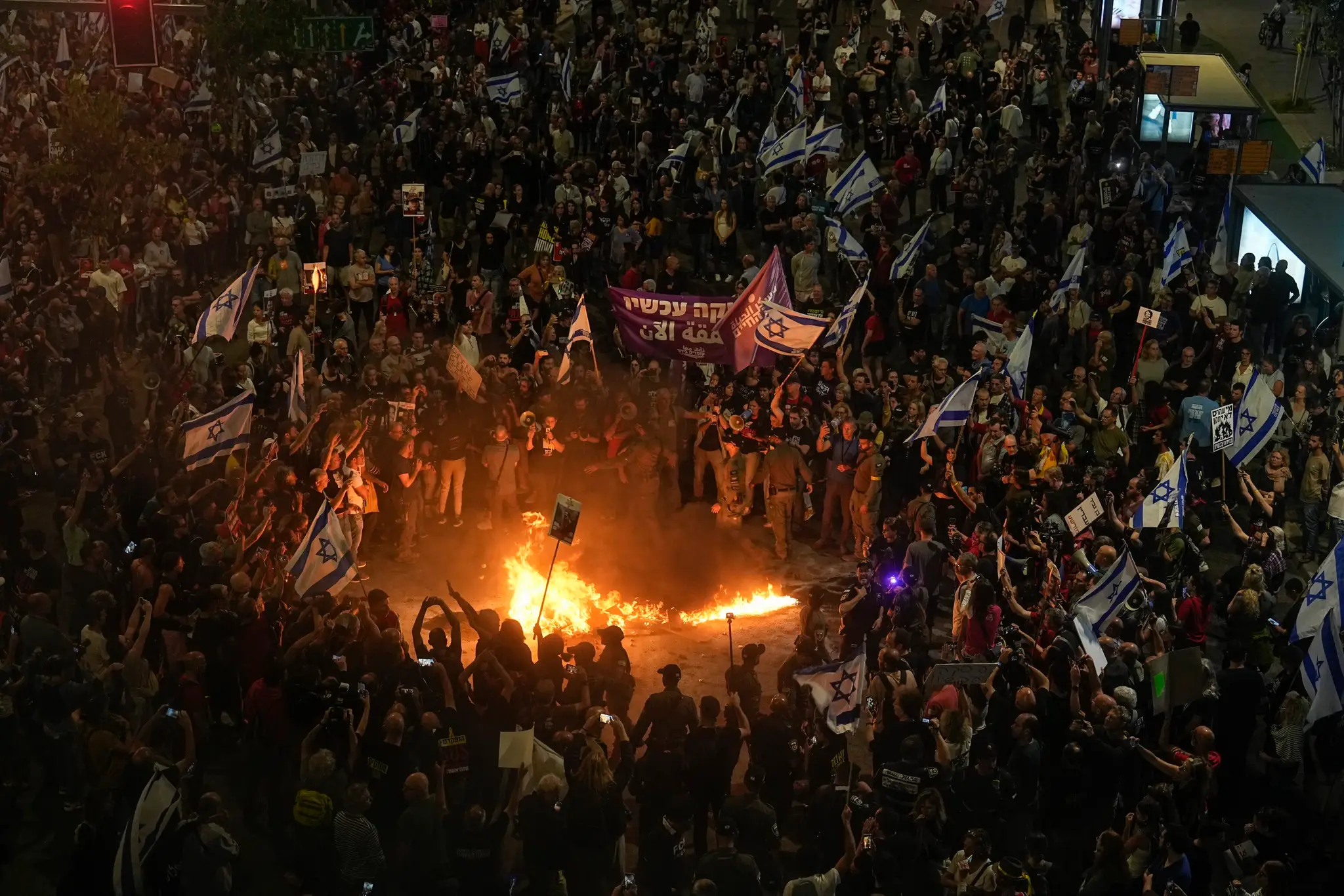 Protestujúci v Tel Avive.