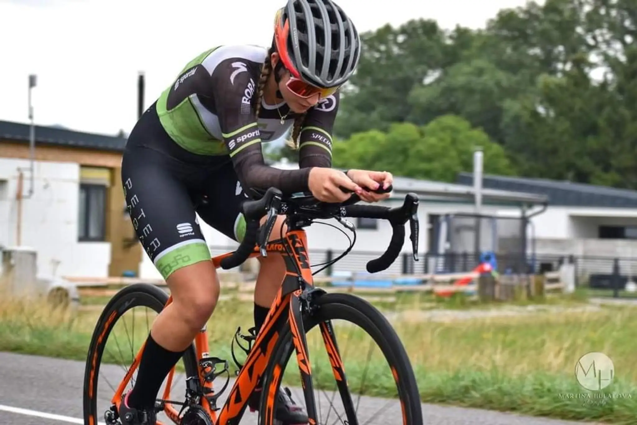Kristína Tichá na bicykli.