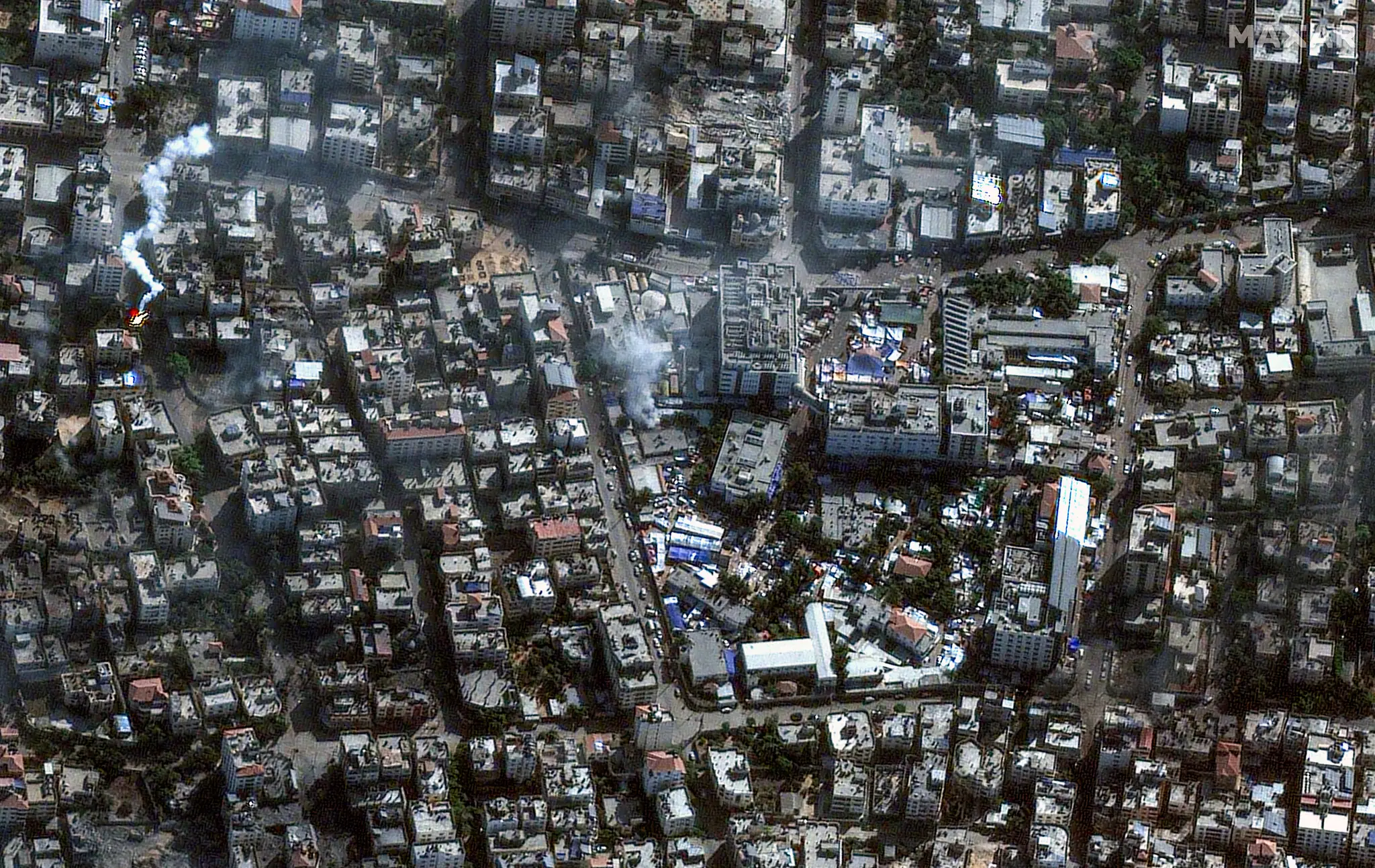 Na satelitnej snímke americkej spoločnosti Maxar Technologies sú nemocnica Šifá a jej okolie v meste Gaza.
