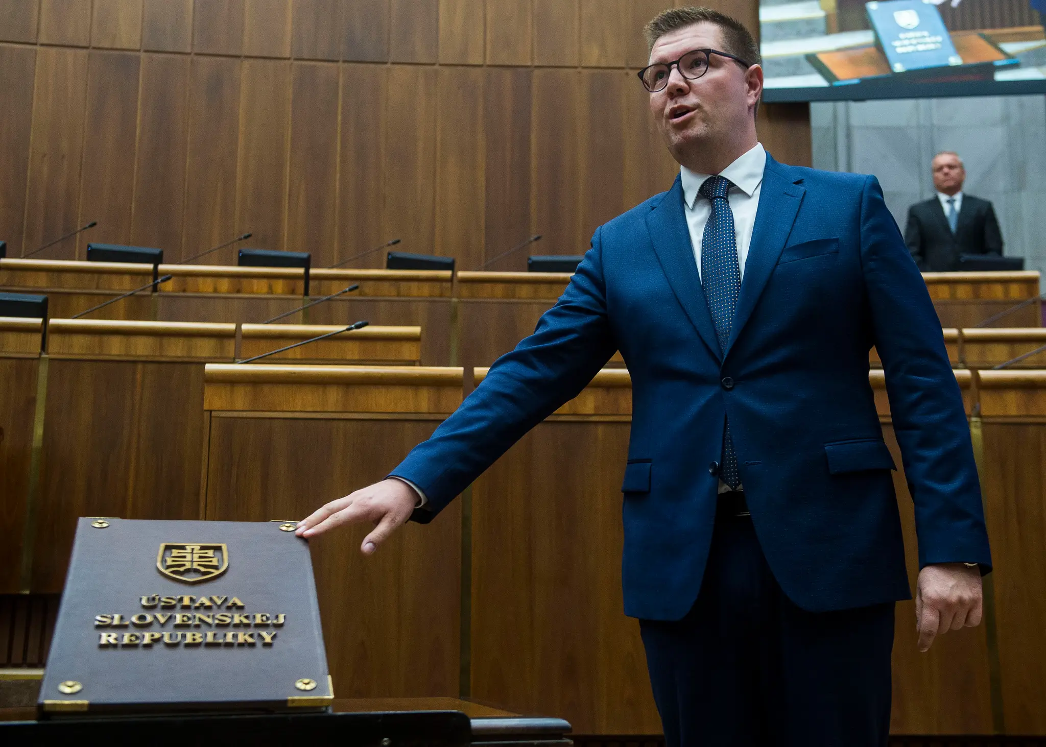 Na snímke Igor Šimko (Hlas-SD) skladá poslanecký sľub.
