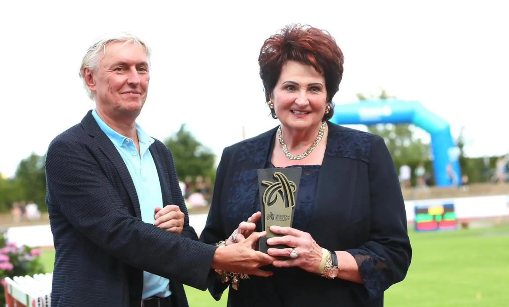 Guliarska legenda Helena Fibingerová si preberá cenu Member Federation Award za prínos 