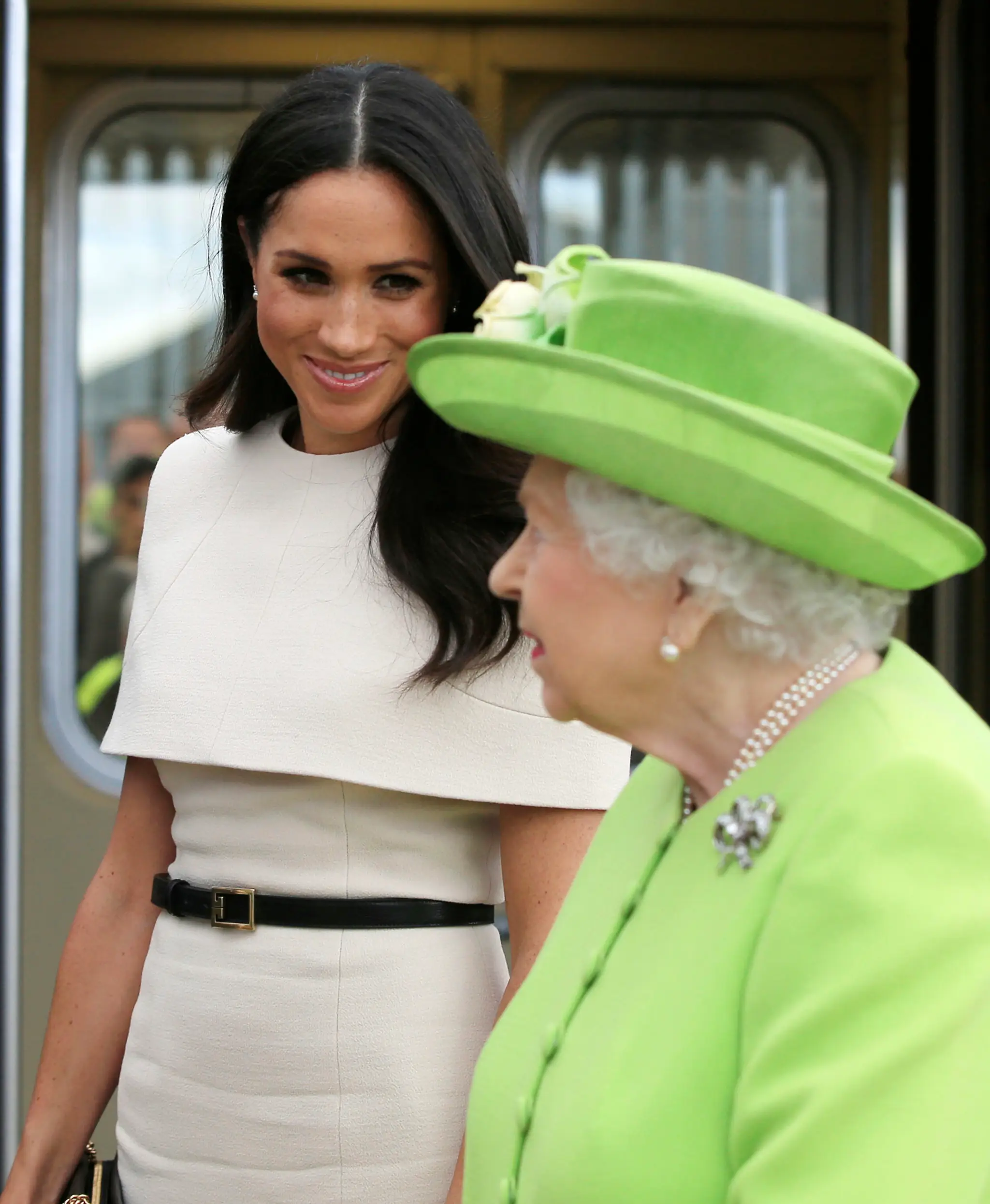 Meghan Markle robila spoločnosť kráľovnej Alžbete II. na oficiálnom otvorení nového mostu.
