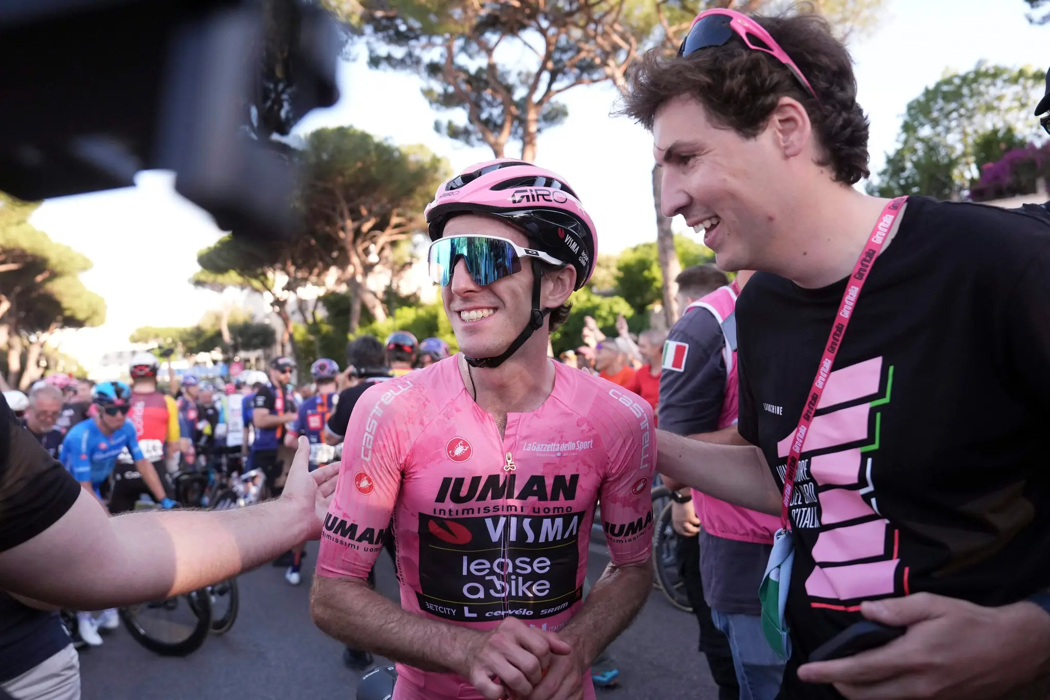 Britský cyklista Simon Yates ovládol slávne preteky.