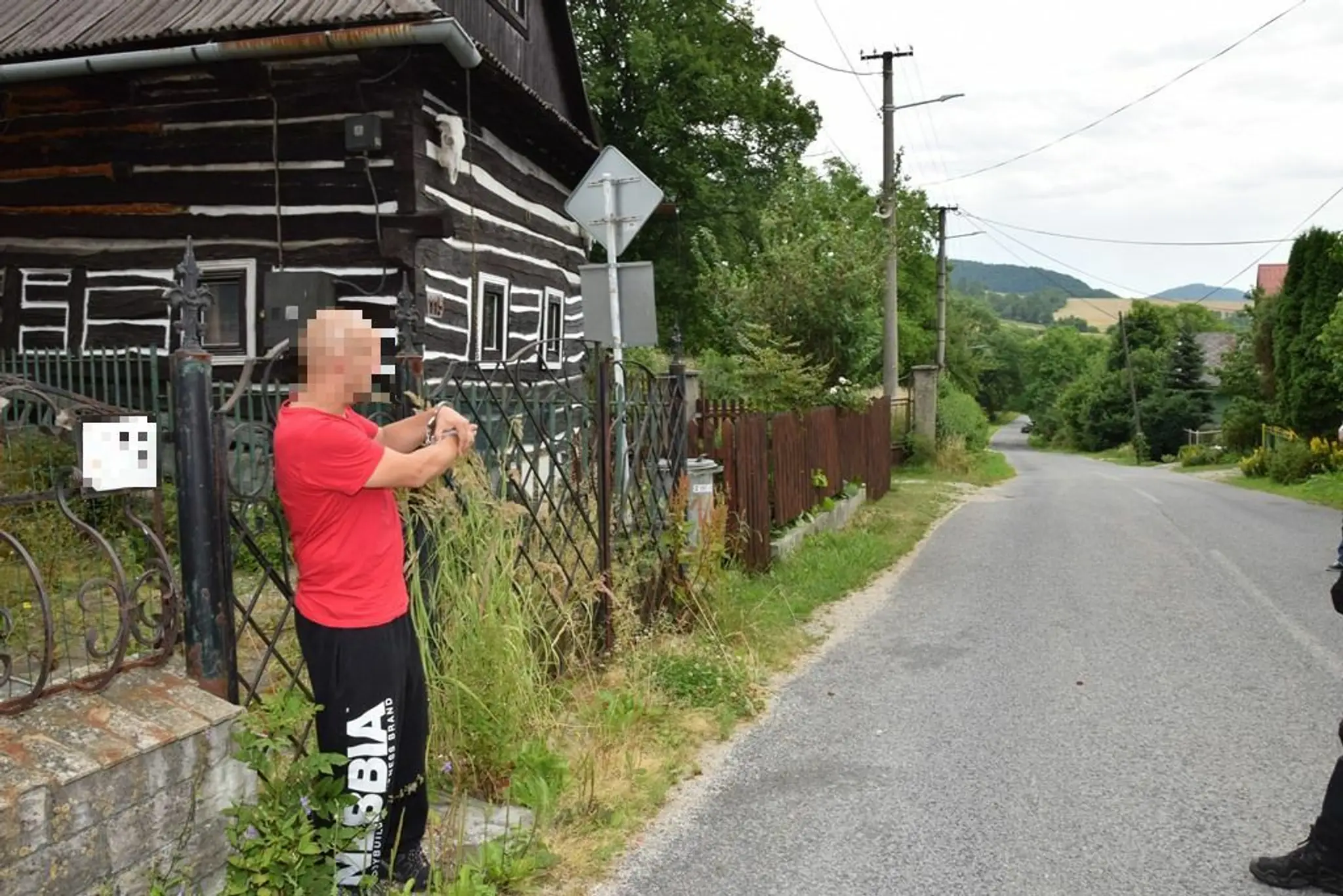 Miroslav Lehotský ukazuje miesto, kde zakopal údajné obete.