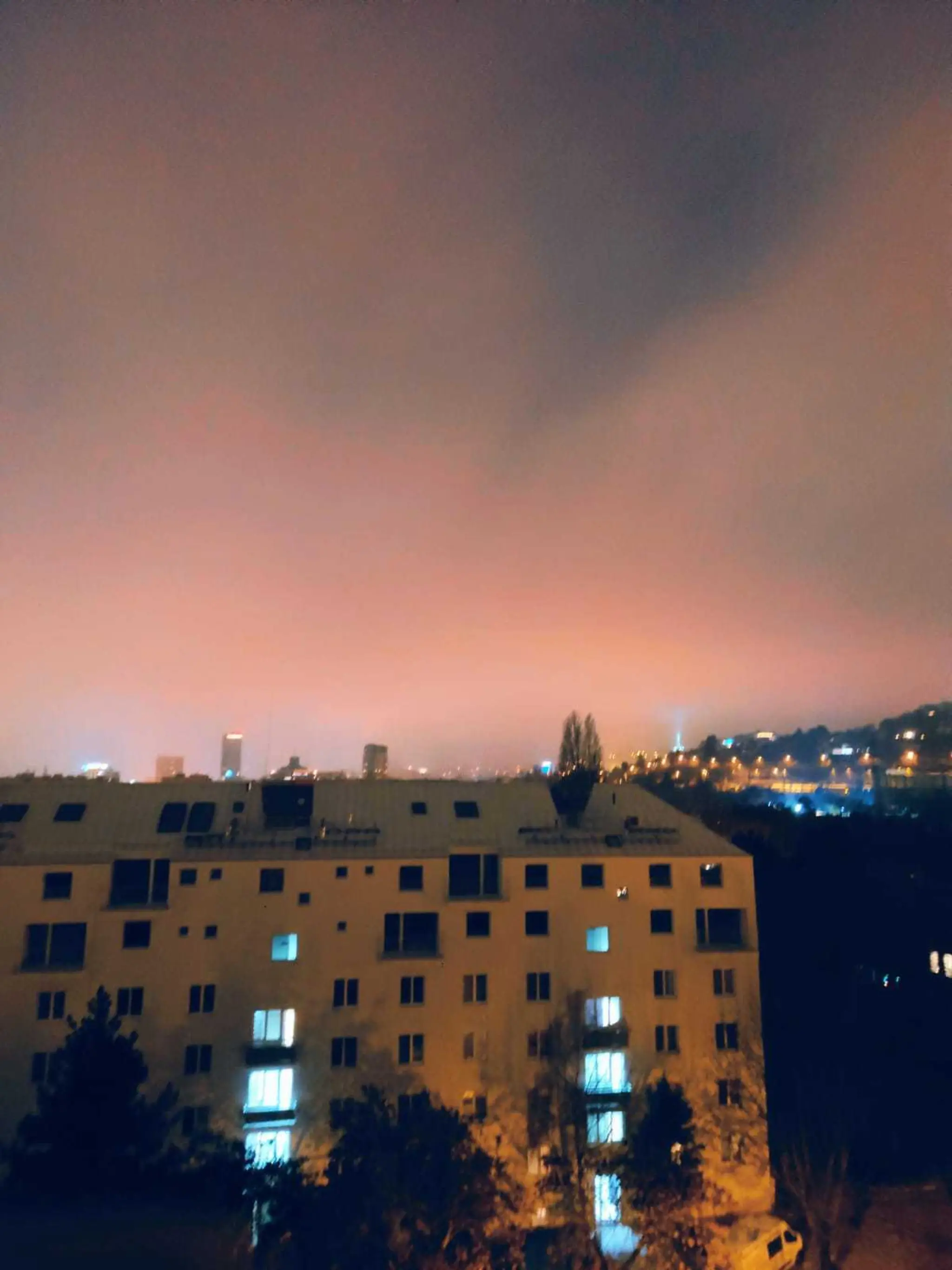 Polárna žiara zachytená v Bratislave.