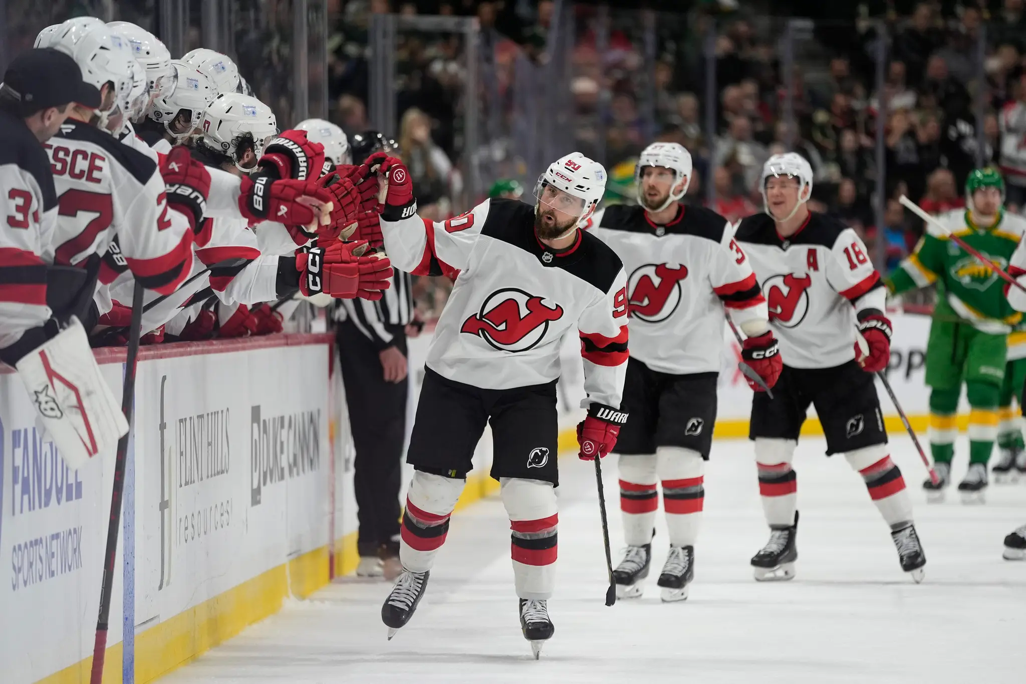 VIDEO: Tomáš Tatar ukázal, že to stále vie. Ideálnou strelou zavŕšil triumf Devils. Hviezdou večera Hischier