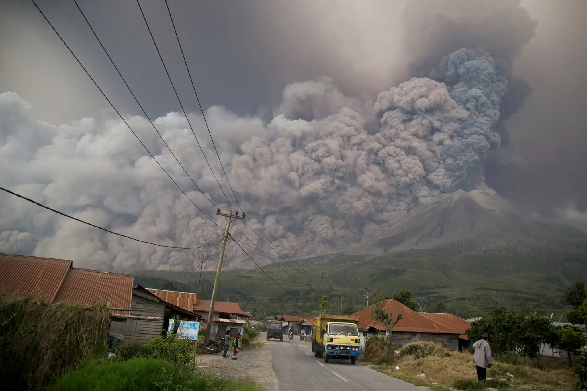 Sopka chrlila popol do výšky viac ako 5000 metrov. 