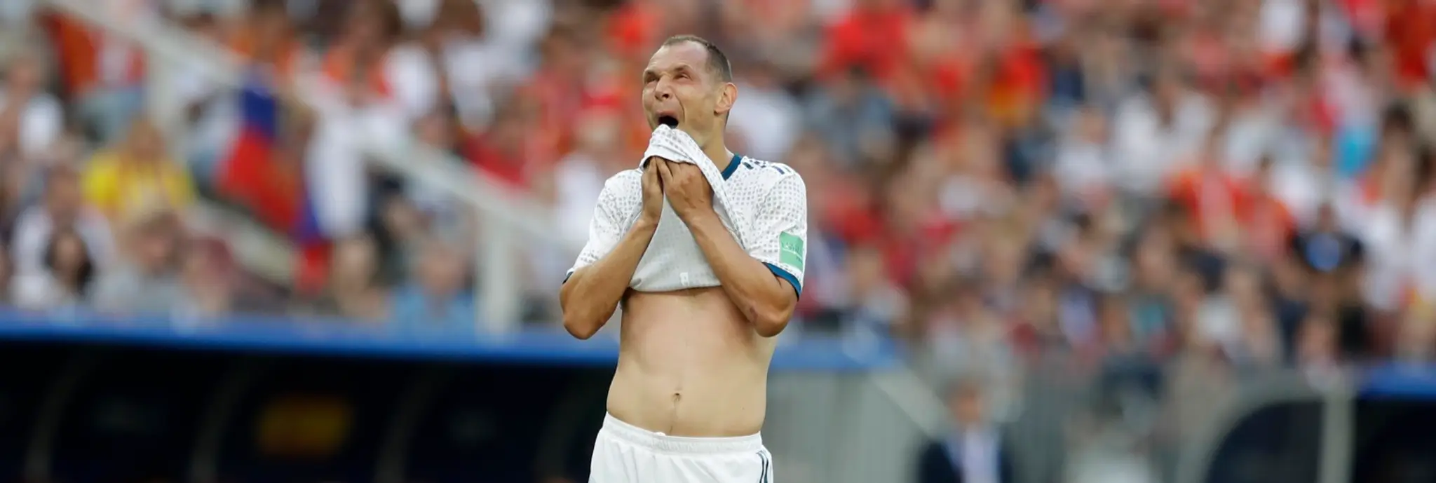 Ruský veterán Sergej Ignaševič reaguje v osemfinále MS 2018 proti Španielsku.
