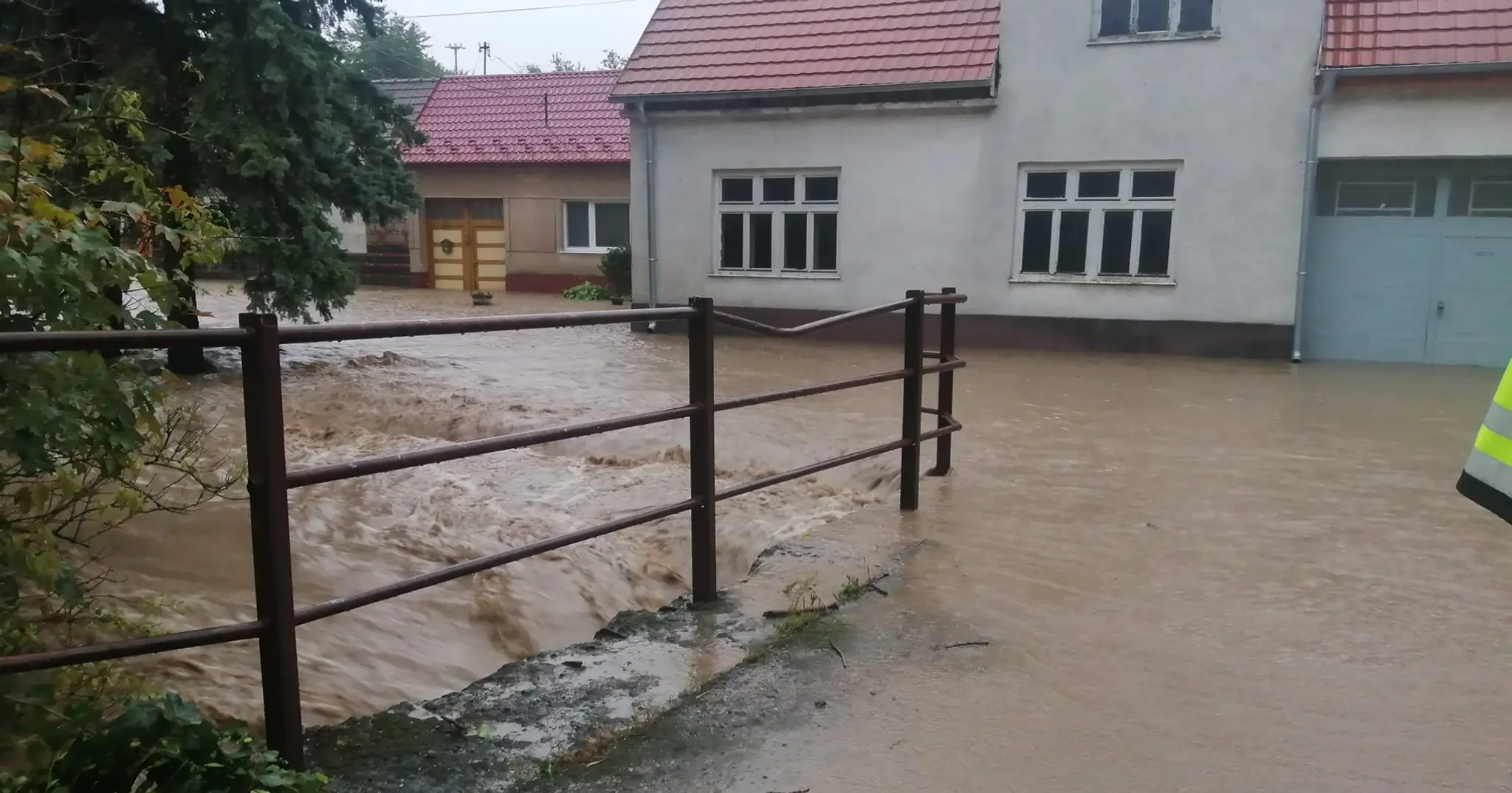 Zatopená obec Koválovec.