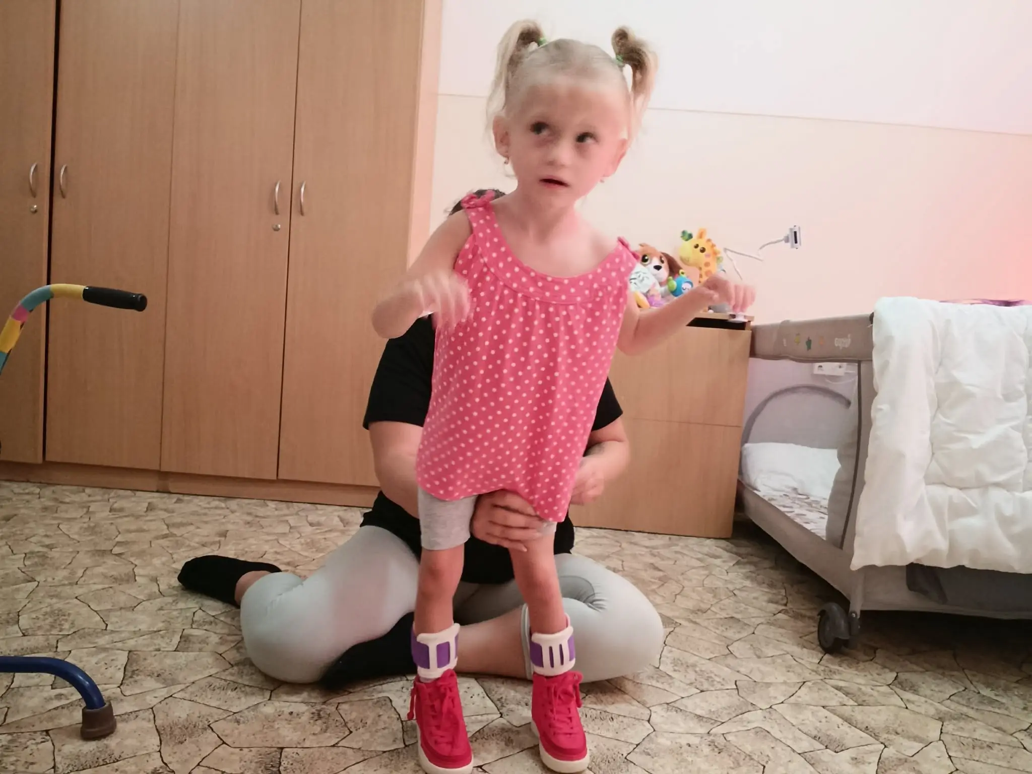 Lucka sa narodila predčasne a odmalička má zdravotné ťažkosti