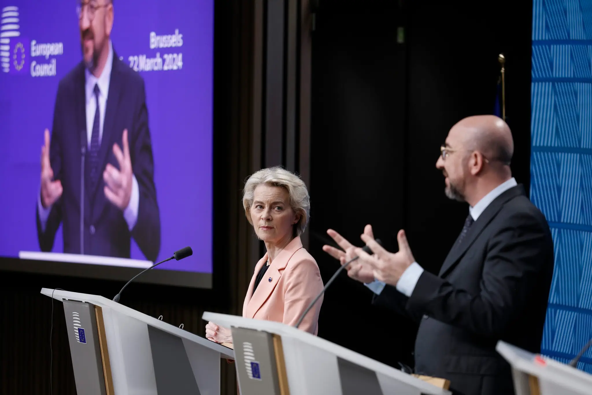 Šéfka eurokomisie Ursula von der Leyenová a predseda Európskej rady Charles Michel.