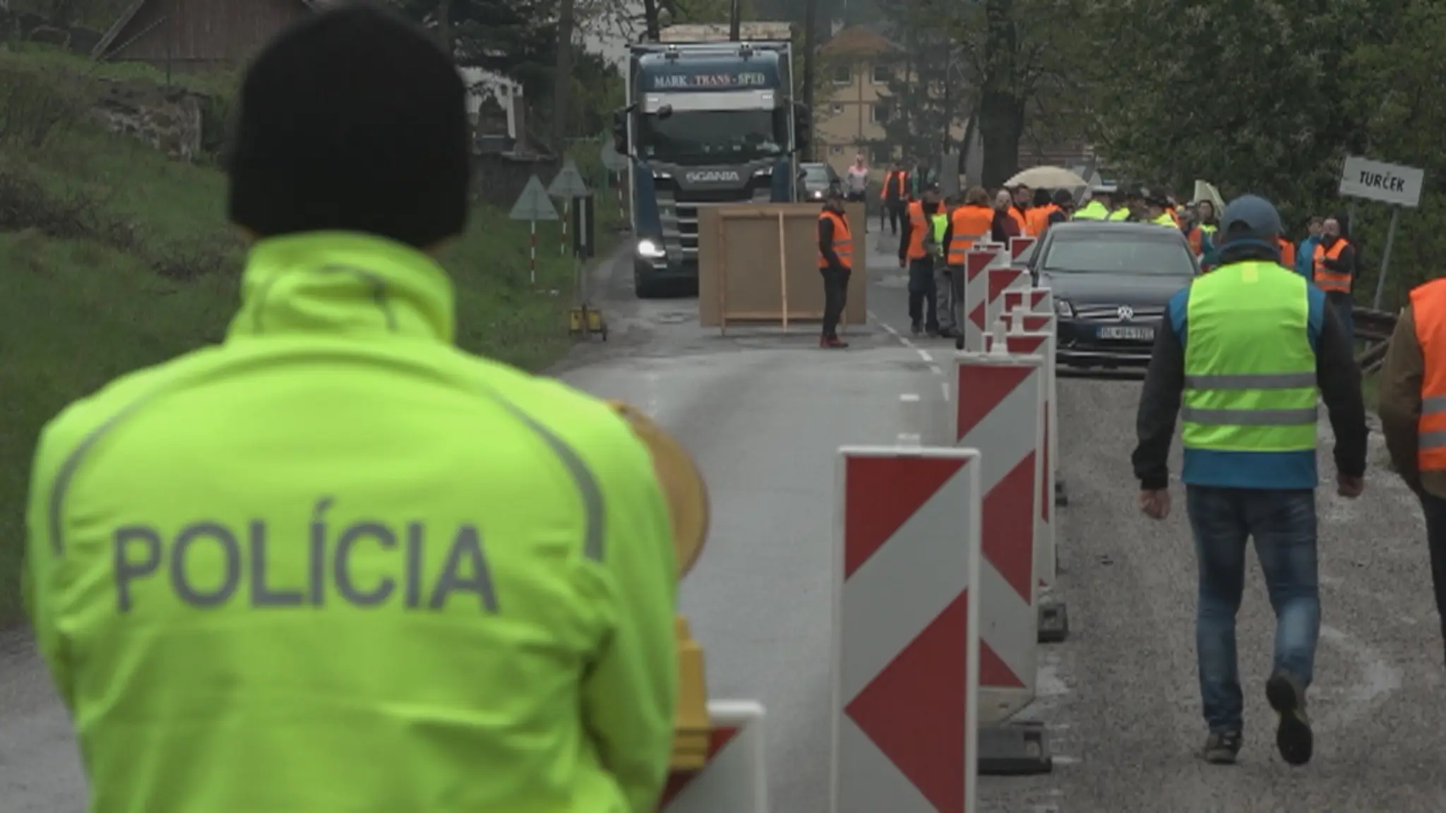 Fínsky útočník Kaapo Kakko strieľa prvý gól MS 2019 do siete Kanady.