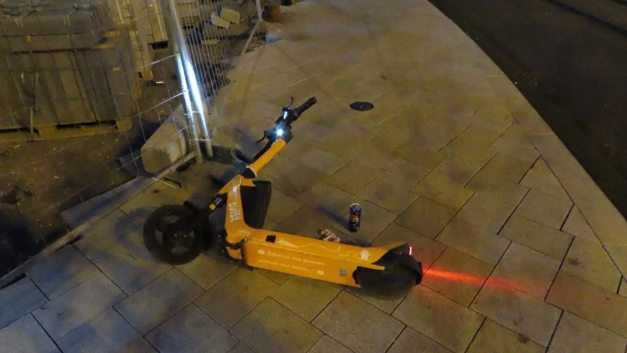 Opití kolobežkári spôsobili v Bratislave dve nehody.