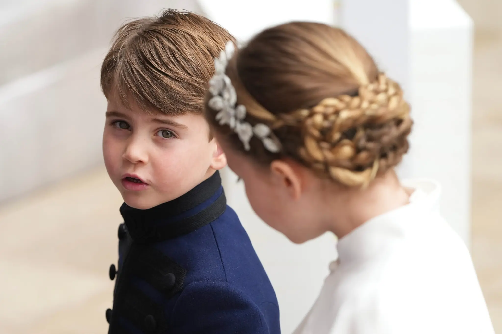 Dve najmladšie deti princa a princeznej z Walesu, princezná Charlotte a princ Louis