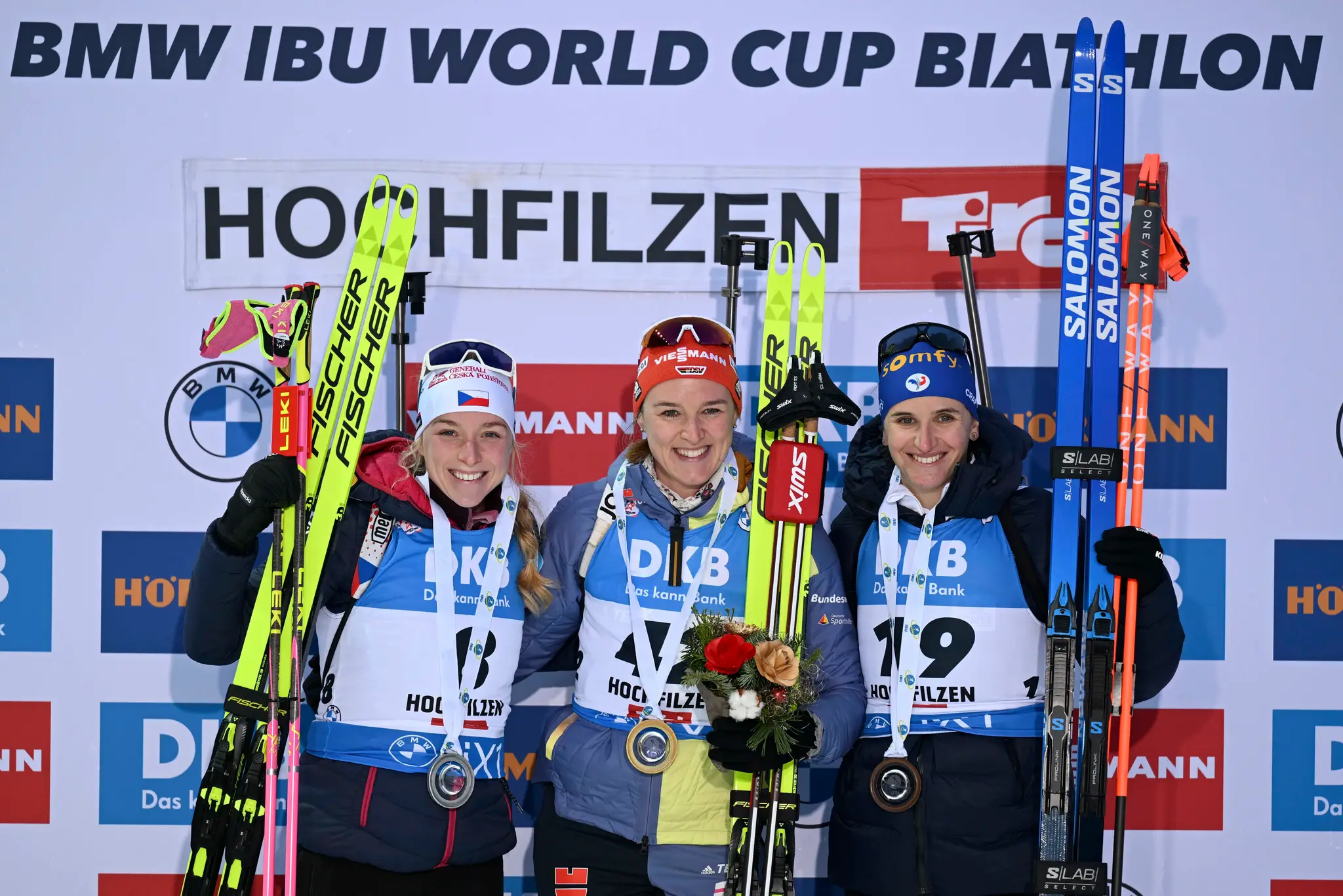 Pódium druhého kola SP. v biatlone