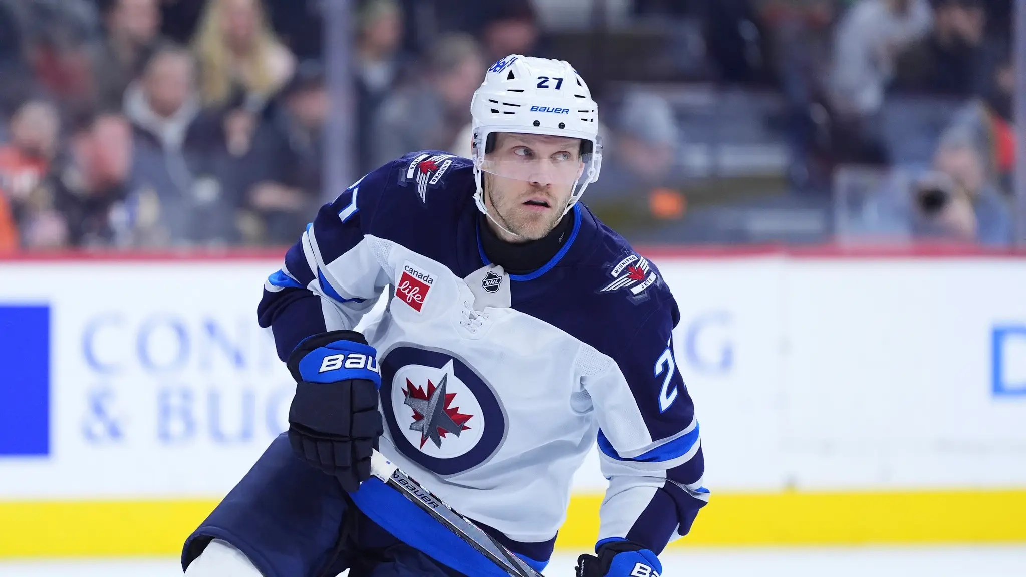 Dánsky útočník Nikolaj Ehlers v NHL mení dres.