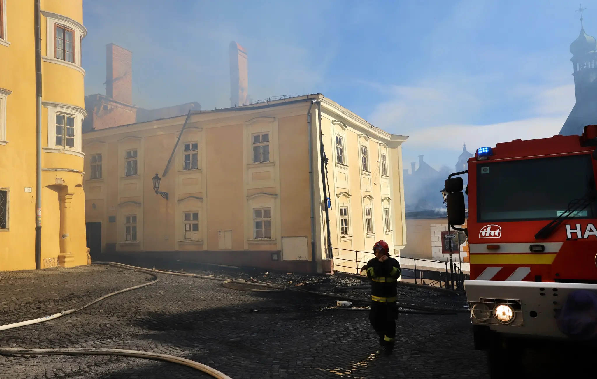 Zničené budovy po požiari v Banskej Štiavnici.