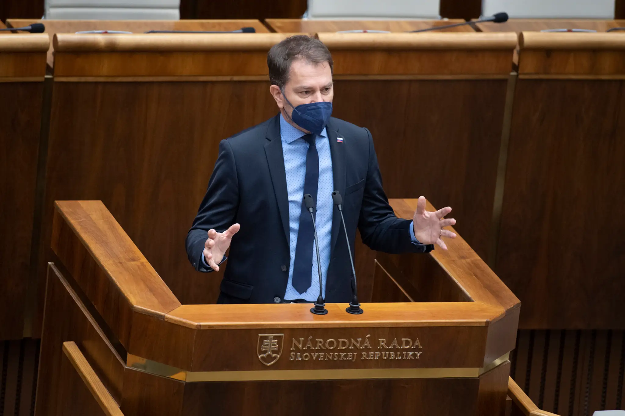 Igor Matovič reční počas návrhu v súvislosti s motivačnými 500-eurovými poukážkami pre seniorov.