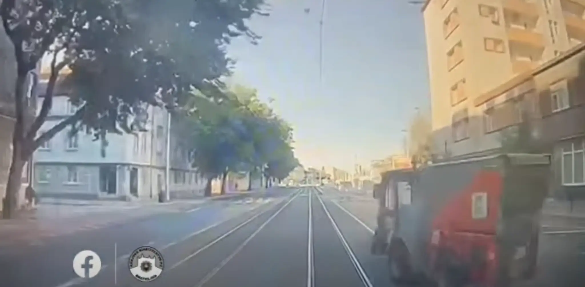 Zrážka električky a zametacieho auta