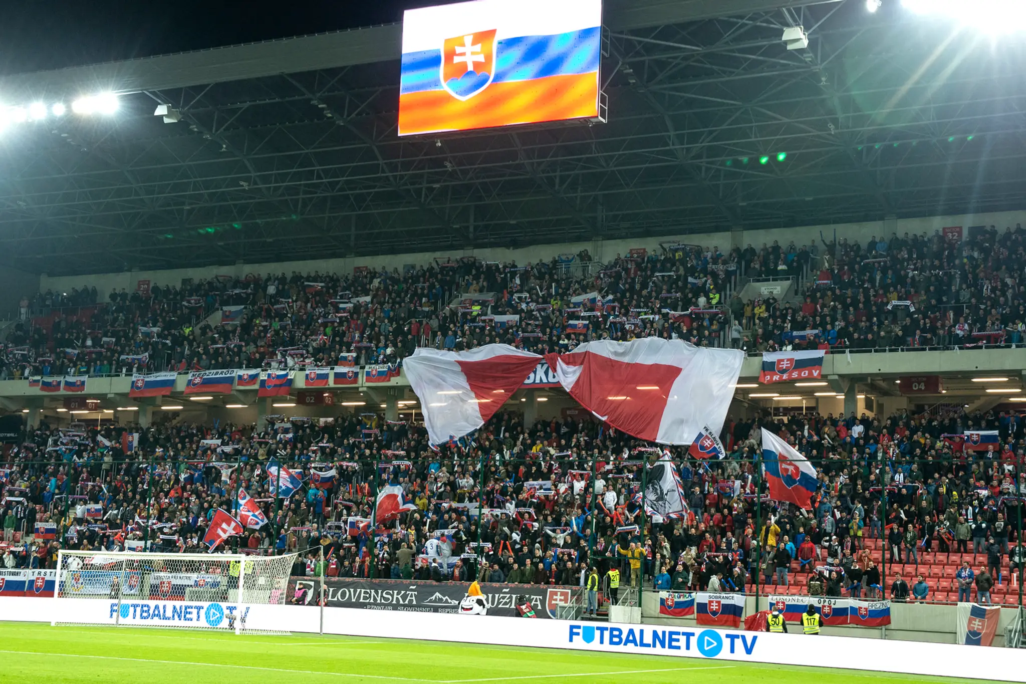 Slovenskí futbalisti oslavujú gól v kvalifikácii ME 2020.