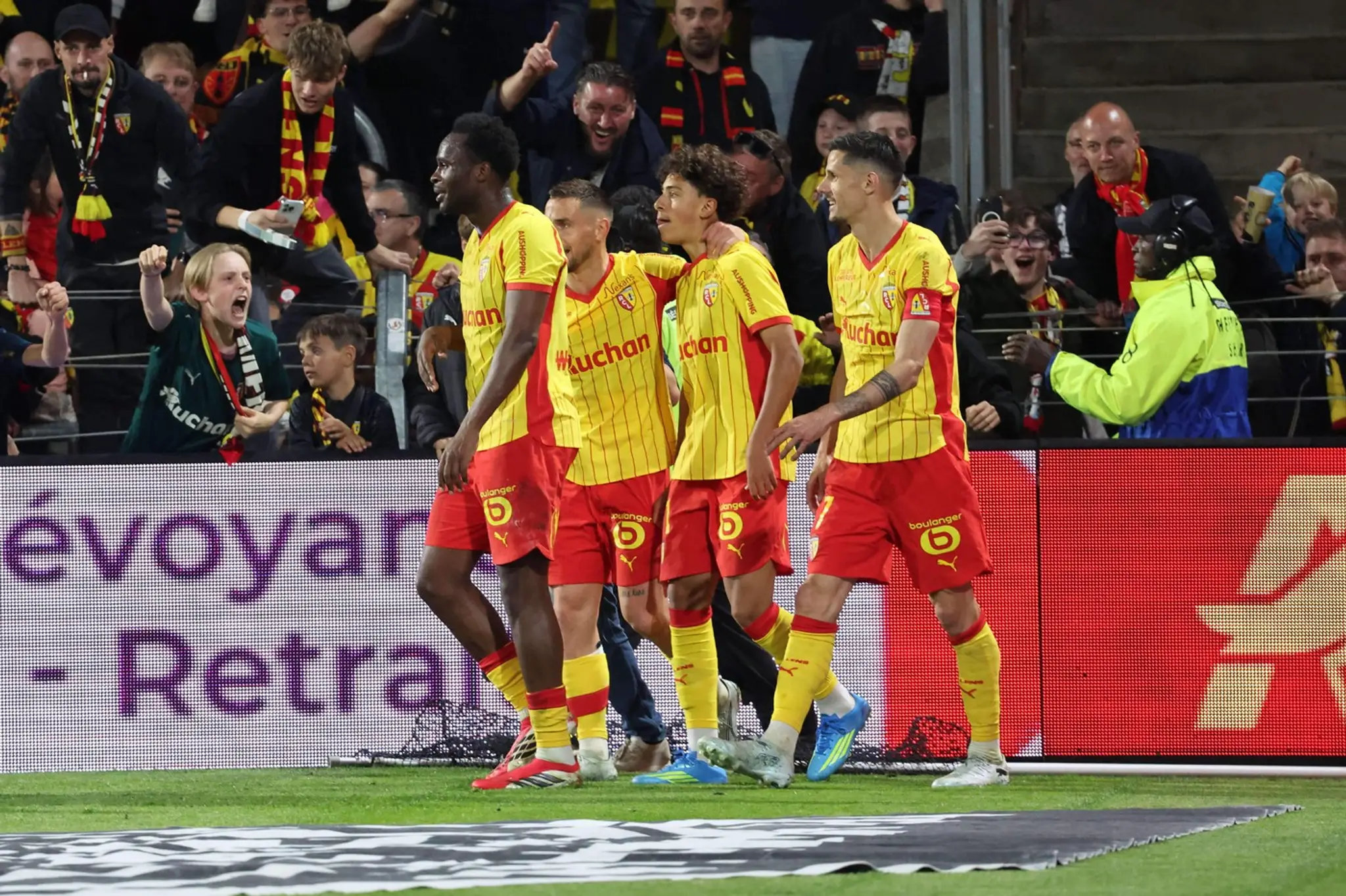Futbalisti Lens zostali v hre o titul.
