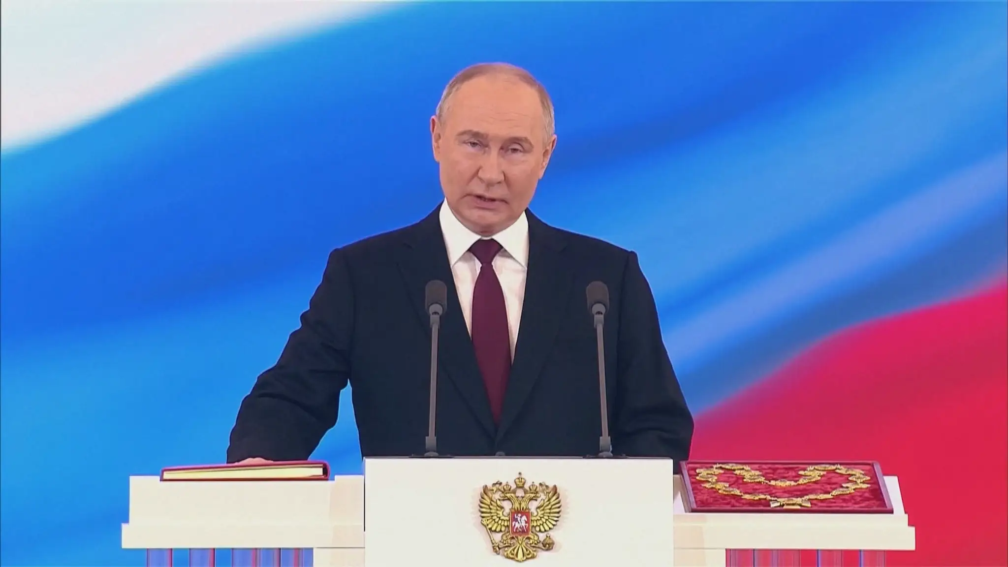 Vladimir Putin zložil prezidentský sľub.