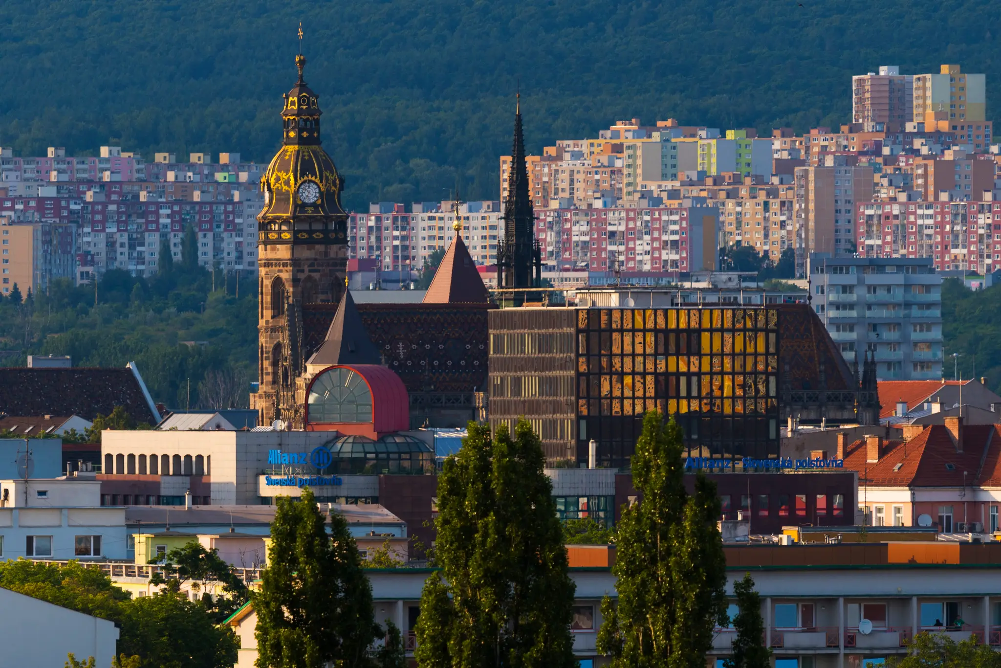 Pohľad do centra Košíc zo sídliska Železníky.