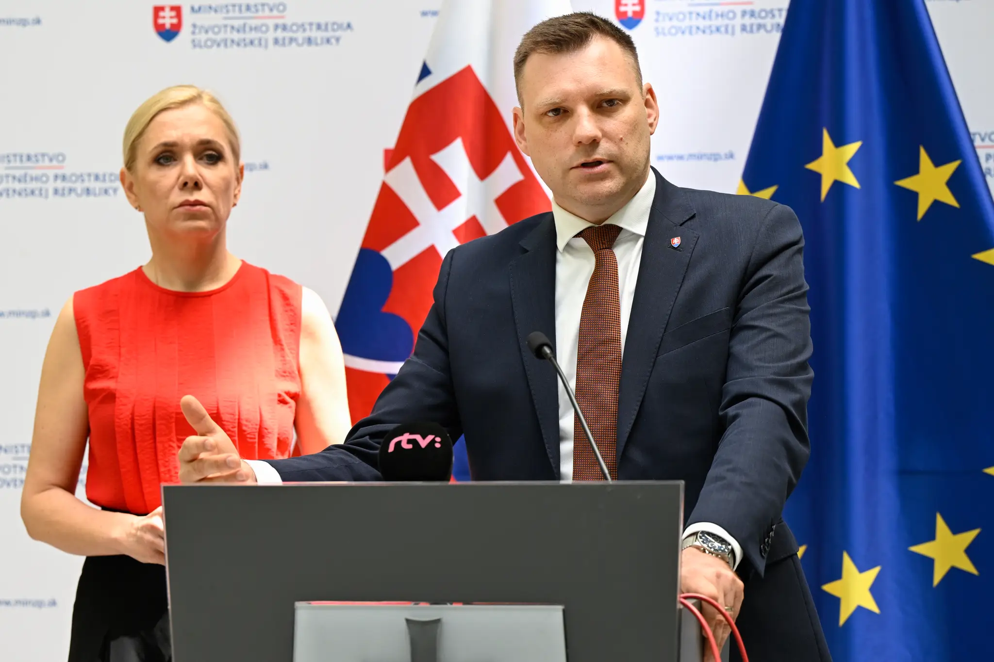 Minister životného prostredia Tomáš Taraba a ministerka hospodárstva Denisa Saková