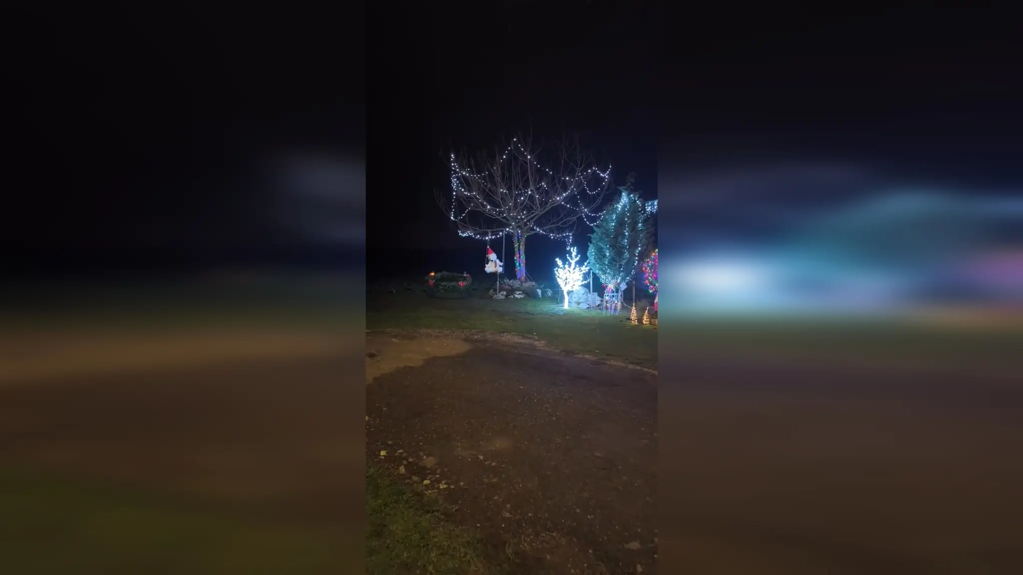 Pán Tibor s rodinou vyzdobuje svoj dom každý rok